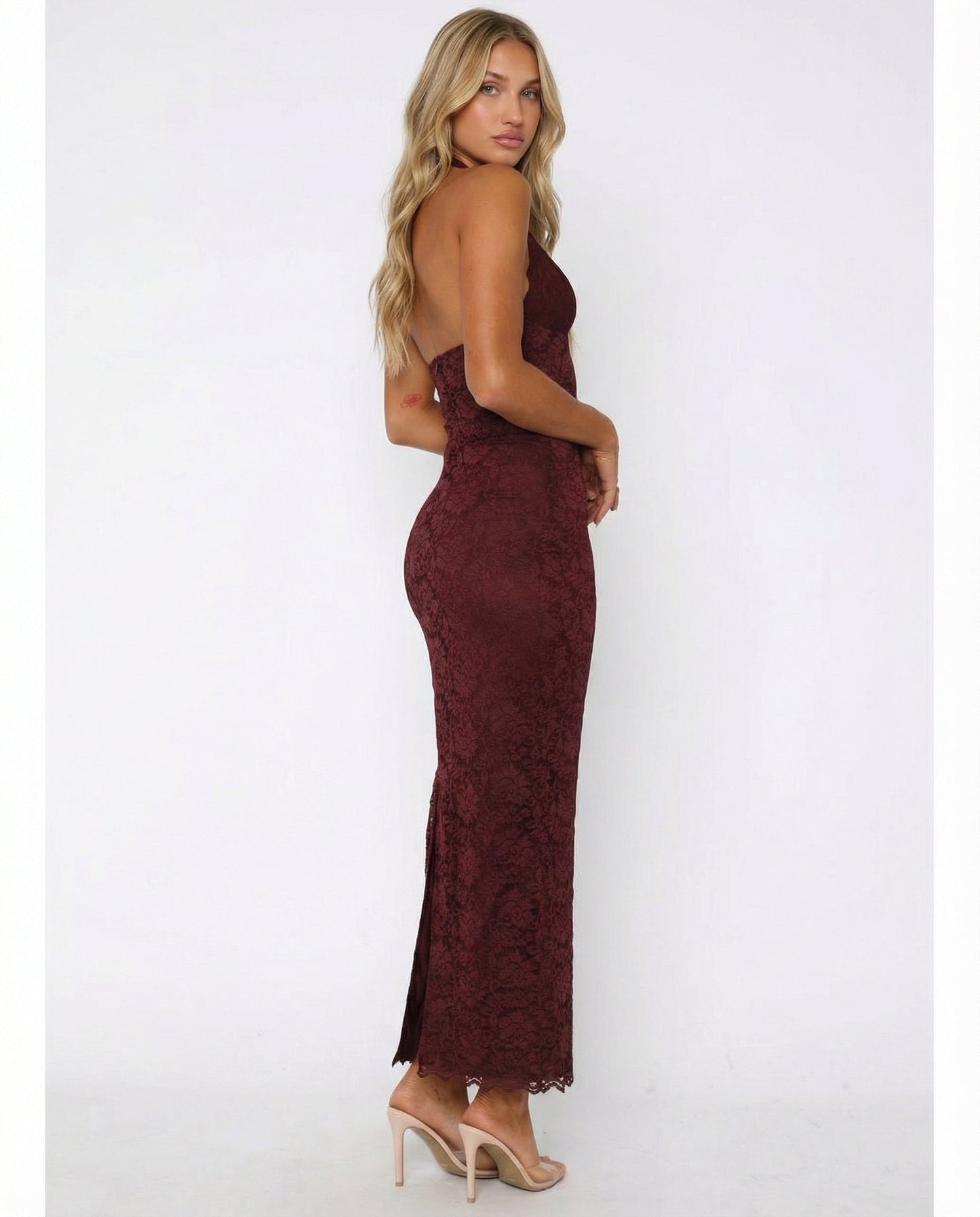 Alessia Maxi-jurk | Diepe Halterhals | Open Rug | Curve-hugging Pasvorm 6