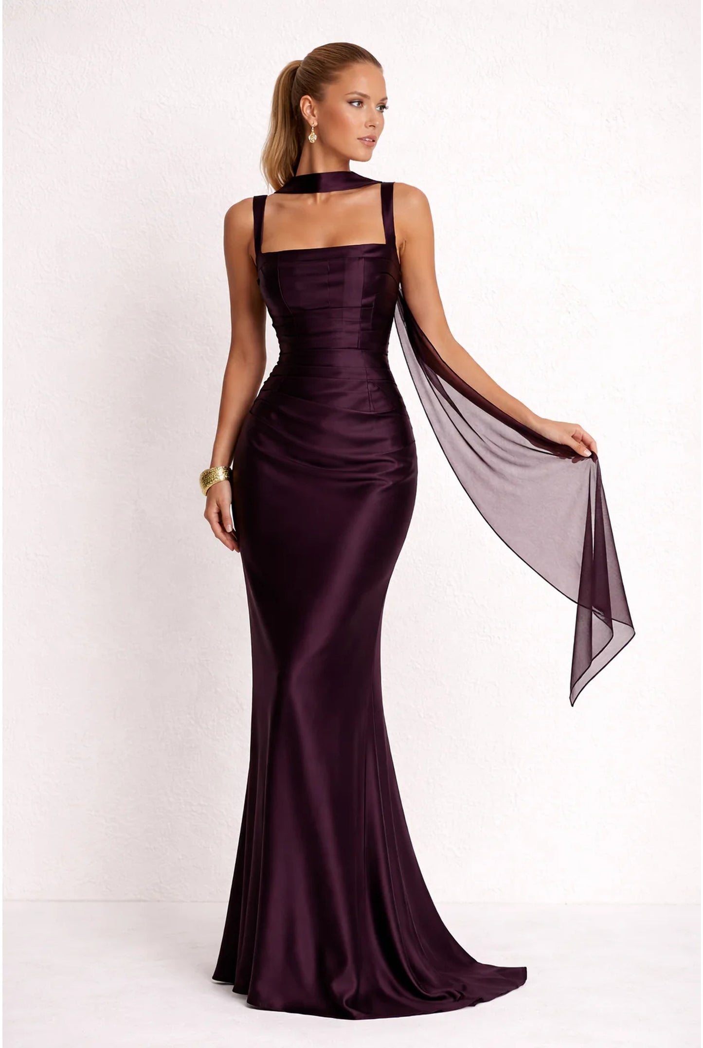 Eloïse Dames Maxi Jurk | Vierkante Halslijn & Choker | Satijn Look met Draperie
