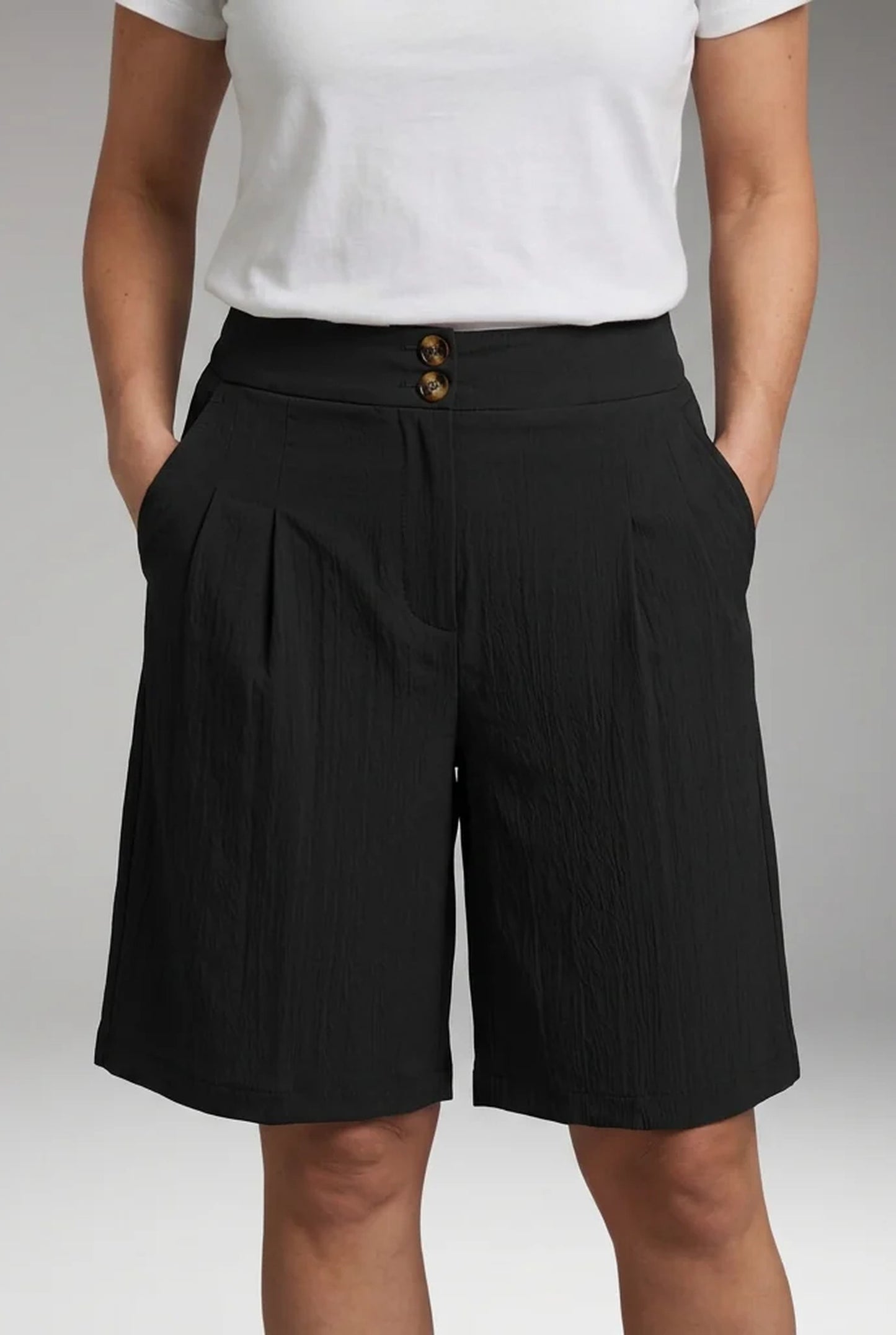 Armida Dames Short | Tailledetail met Knoopsluiting | Wikkeldesign