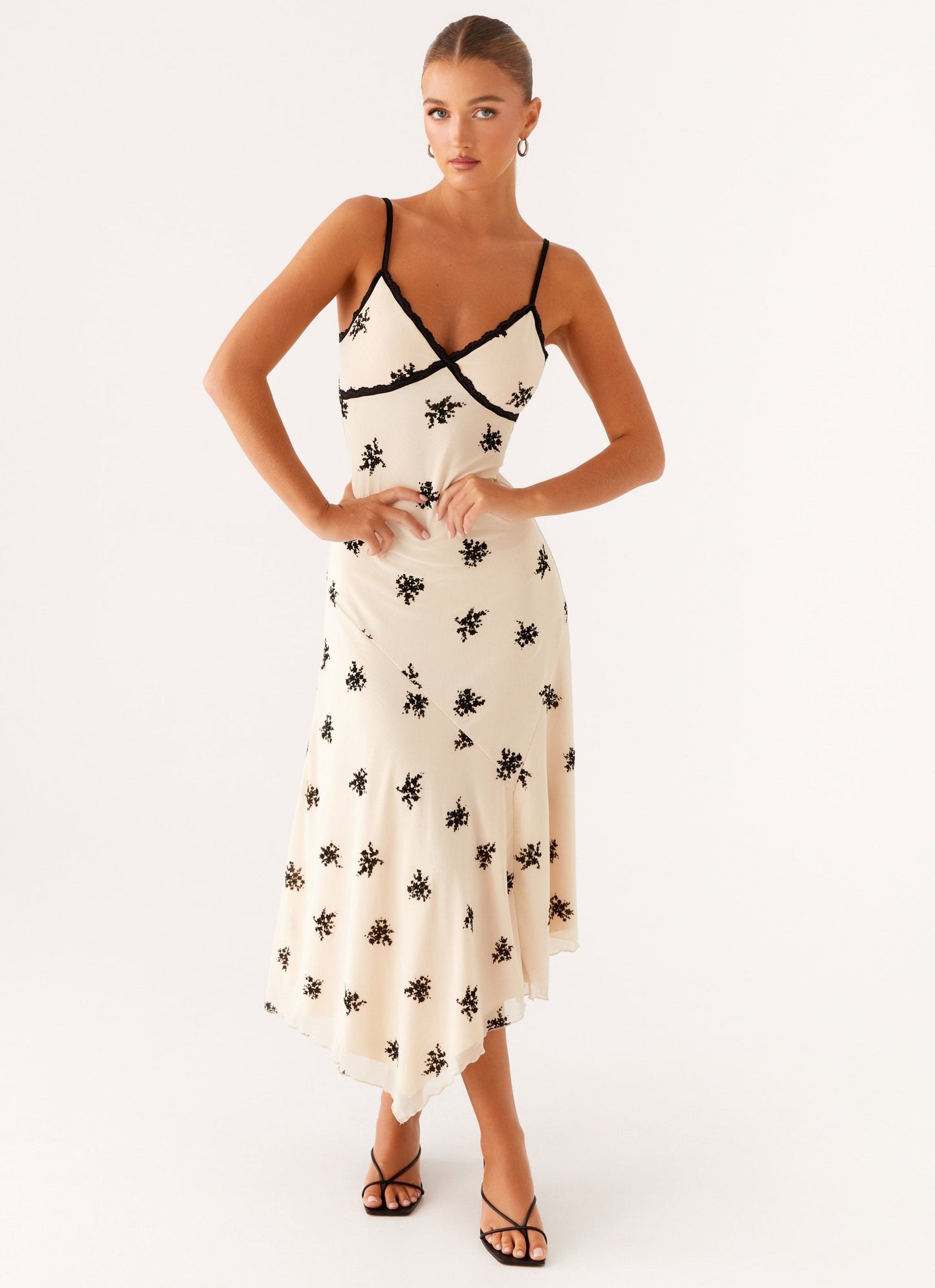 Allegra Dames Midi Jurk | V-hals | Asymmetrische Zoomlijn | Bloemenborduurwerk 4