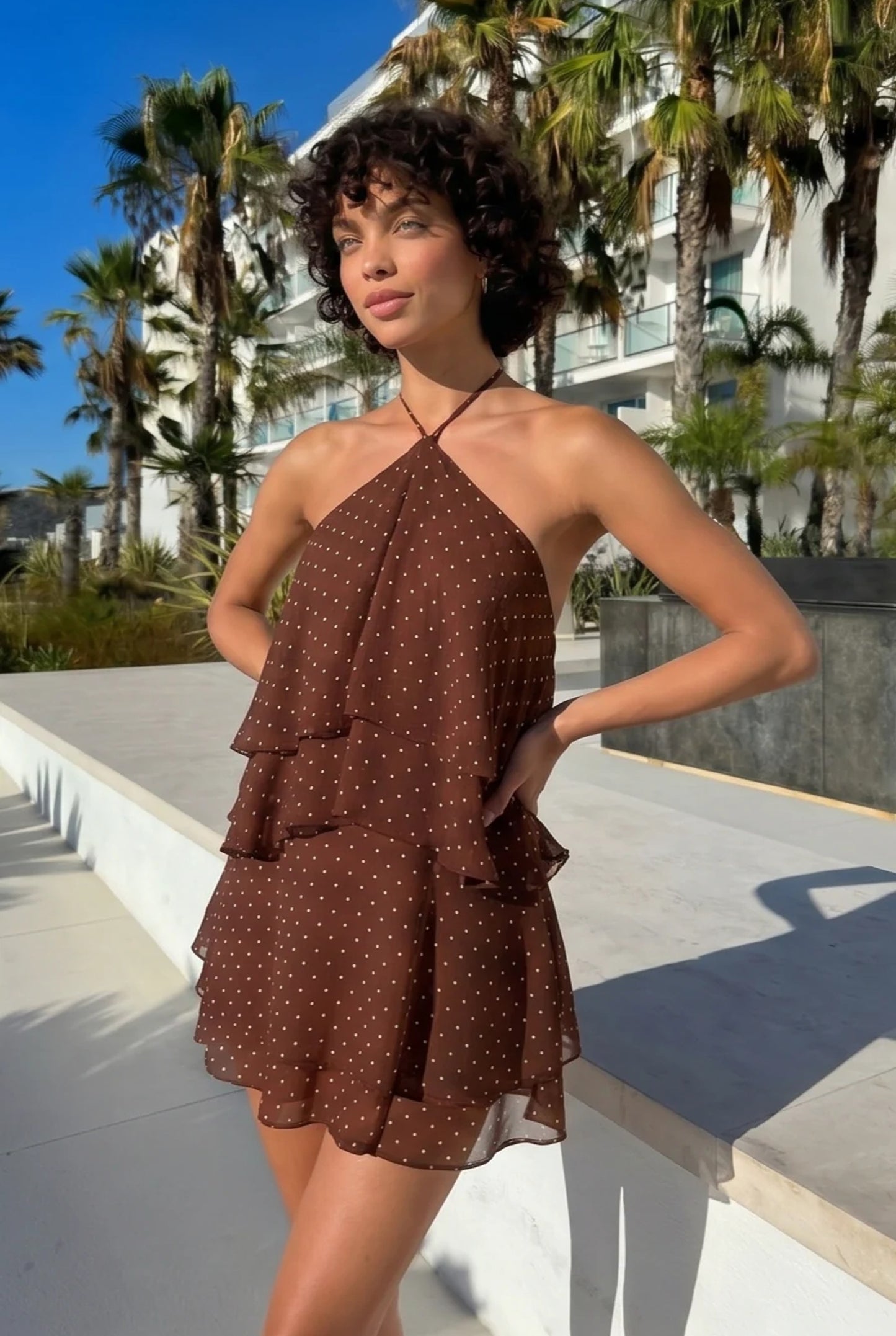 Isabelle Dames Mini Sukienka | Halter Dekolt | Warstwowe Falbany | Groszki
