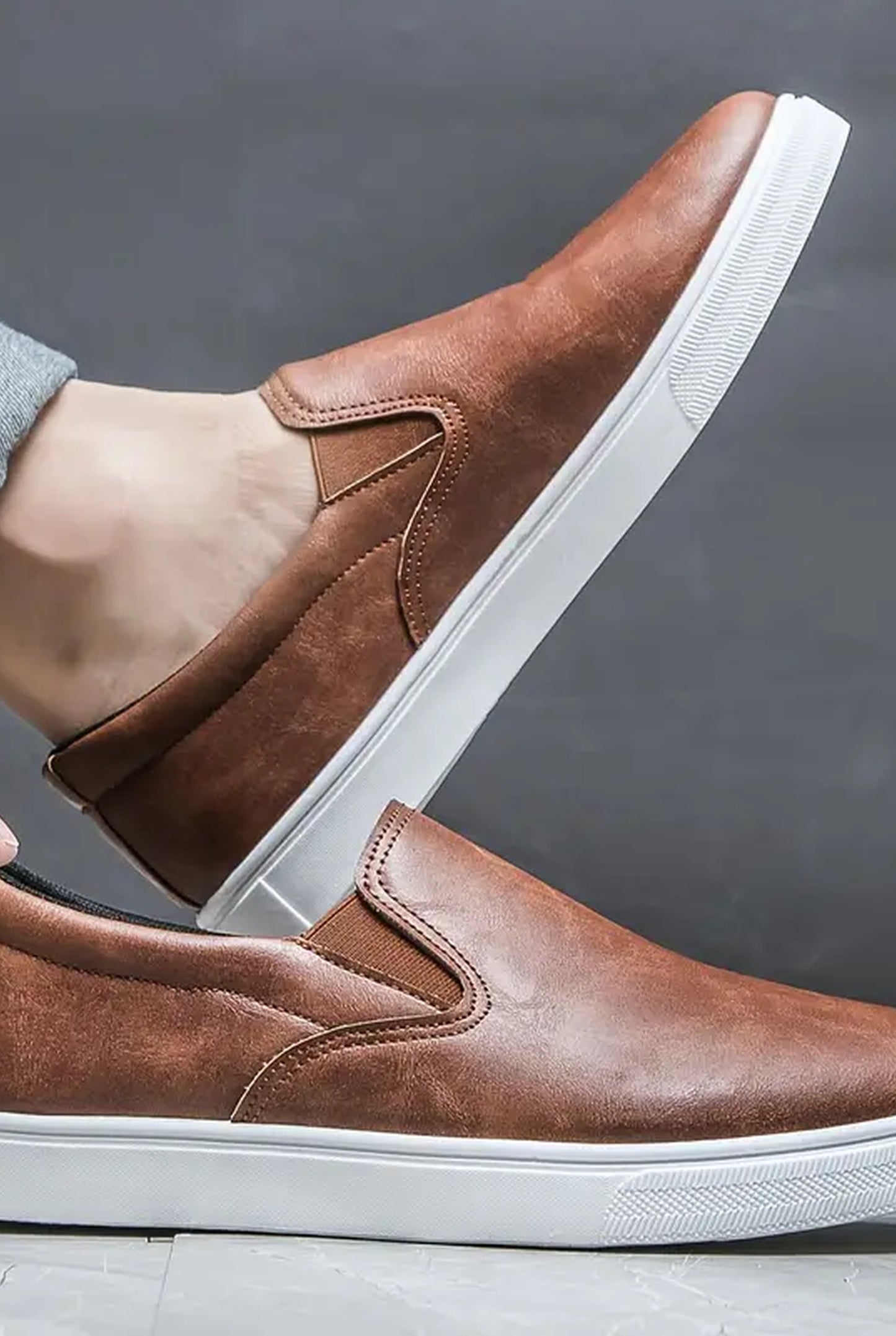 Pánské boty Mario | Slip-On konstrukce | Kontrastní lem podrážky