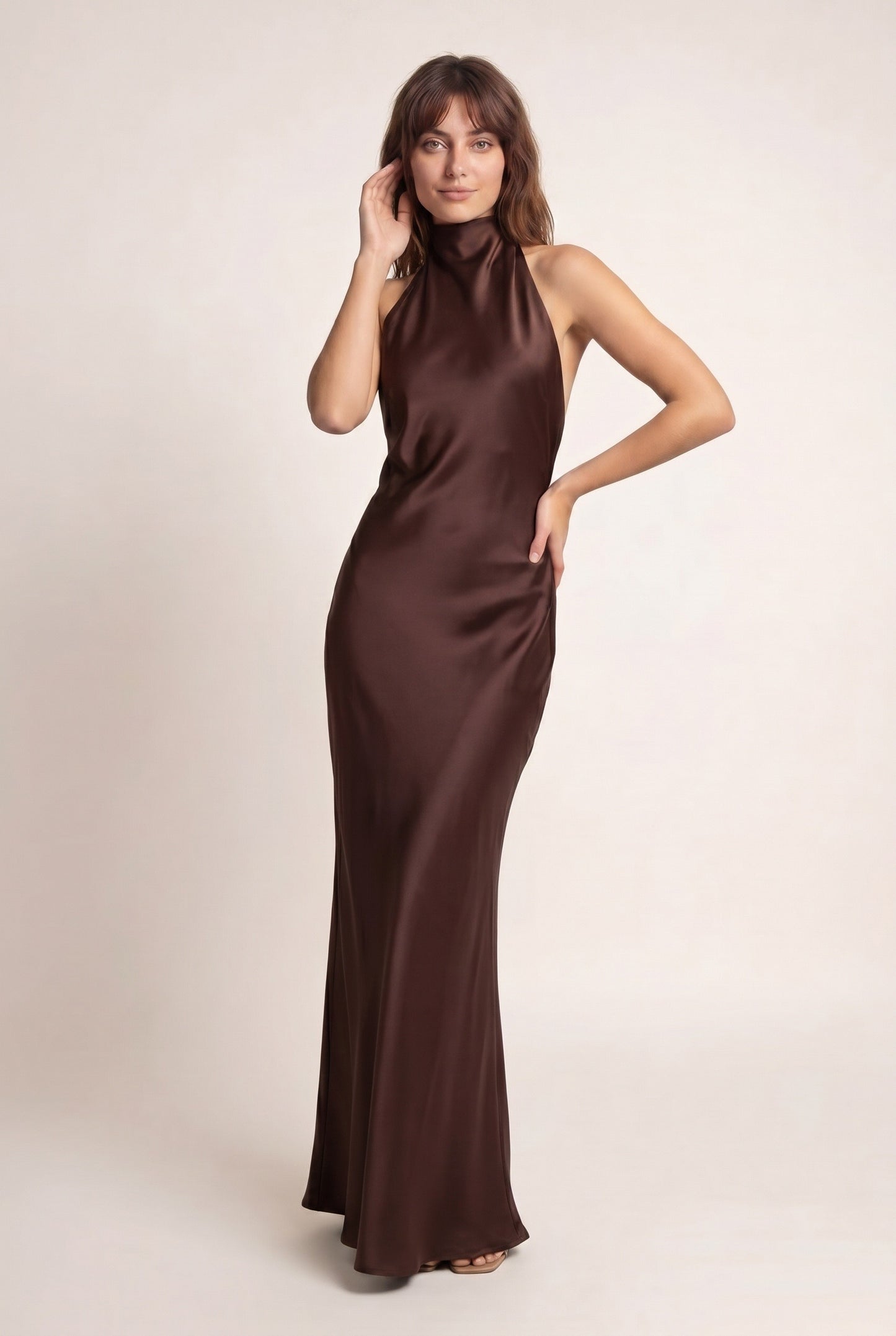 Dámské maxi šaty | Detail s halter výstřihem | Saténová látka