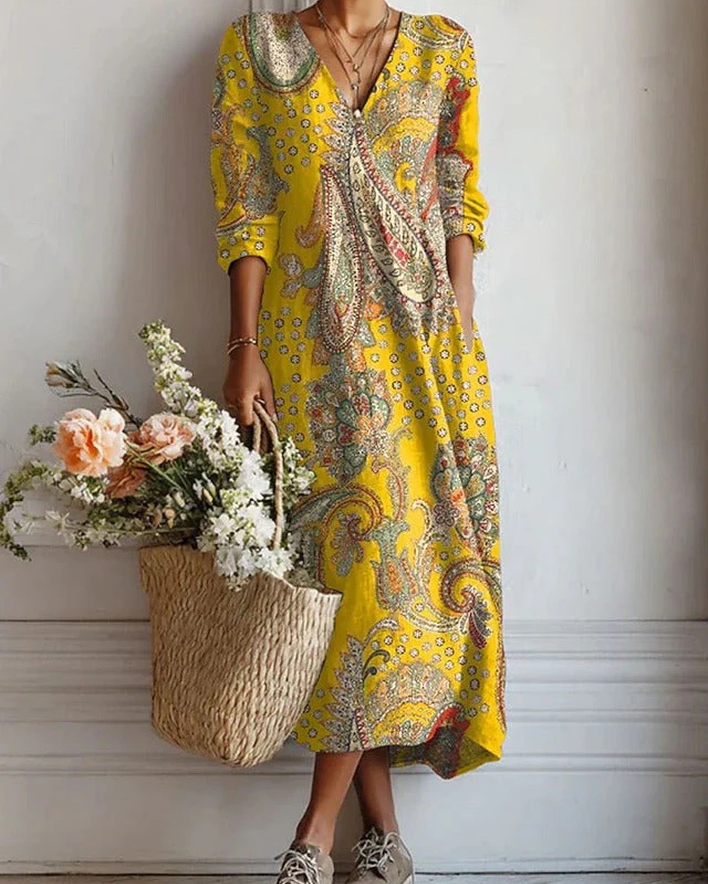 Adolphine Dame Midi Kjole | Blomsterprint | V-Hals med Knapper