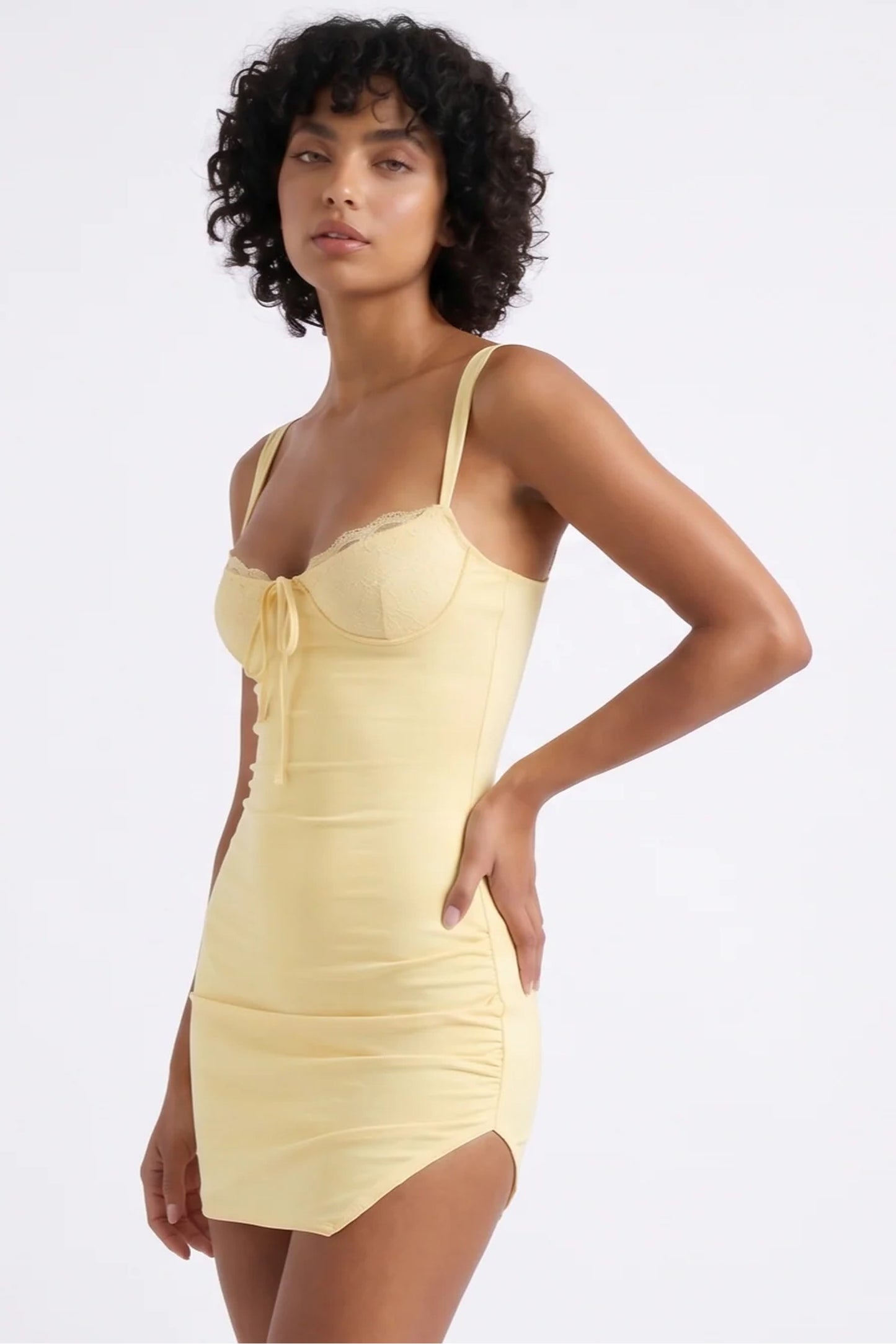Solène Dames Mini Jurk | Strikdetail Buste | Gerimpelde Zijkant