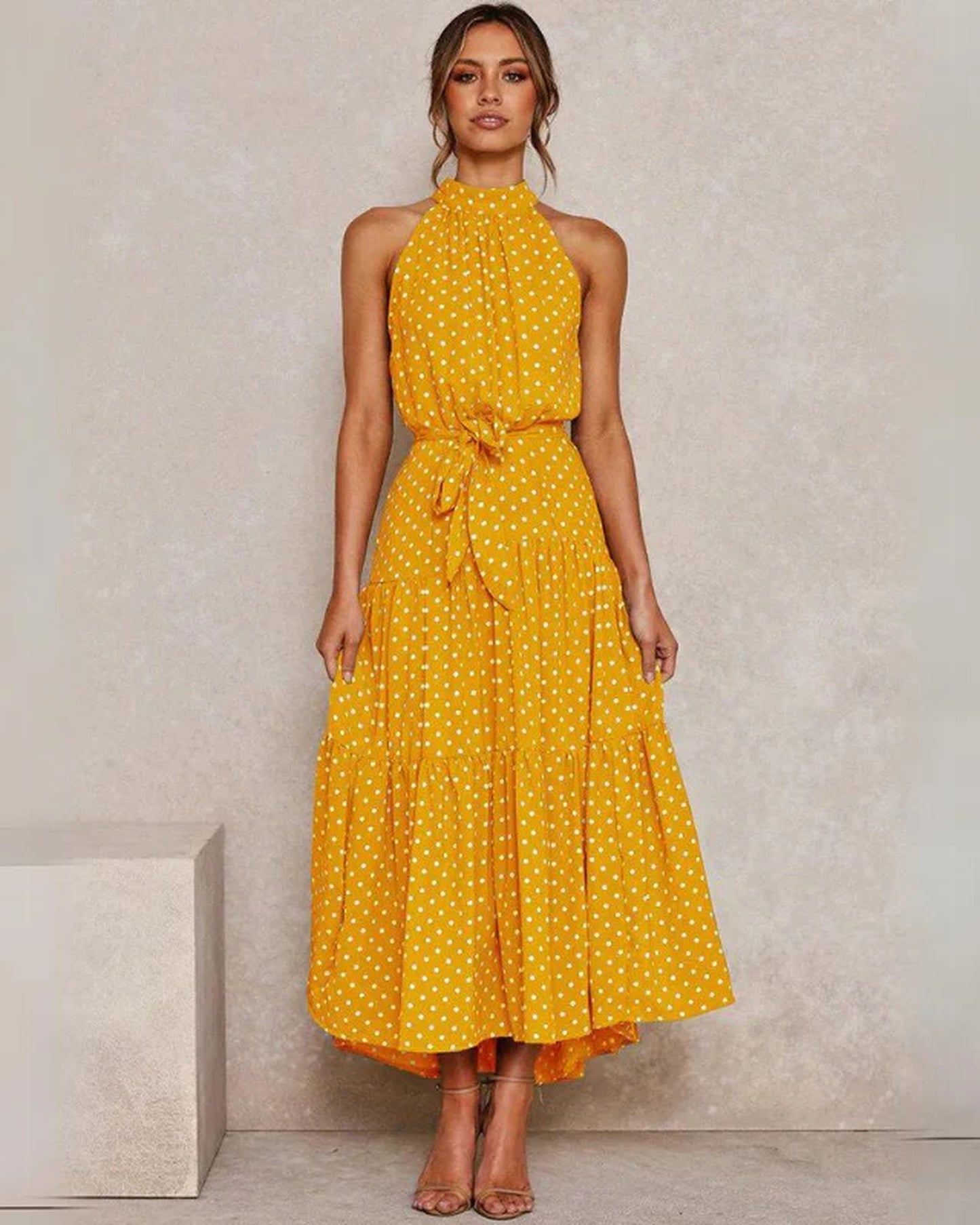 Aubeline Dame Midi Kjole | Halterneck | Lagdelte Frynser