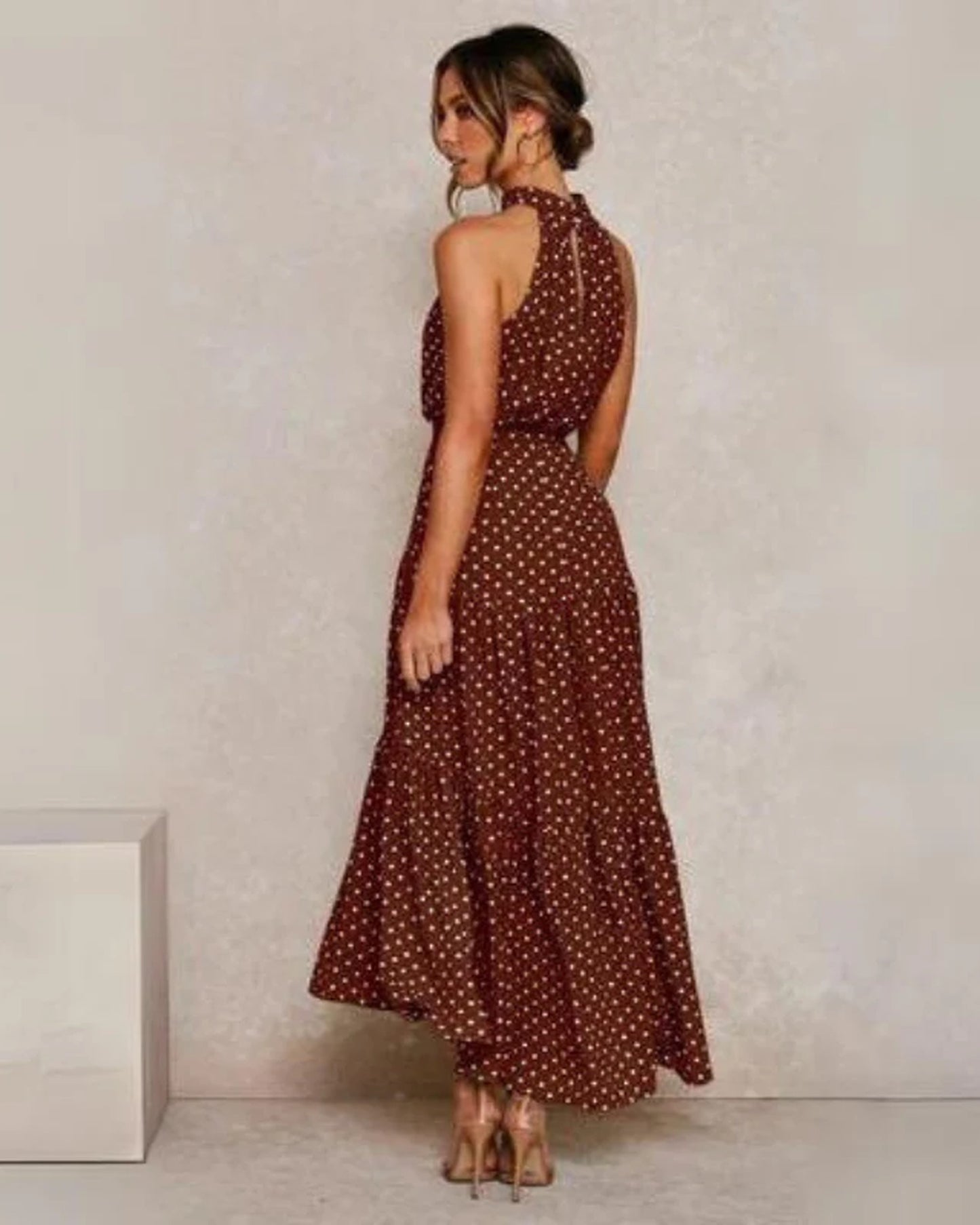 Aubeline Dame Midi Kjole | Halterneck | Lagdelte Frynser
