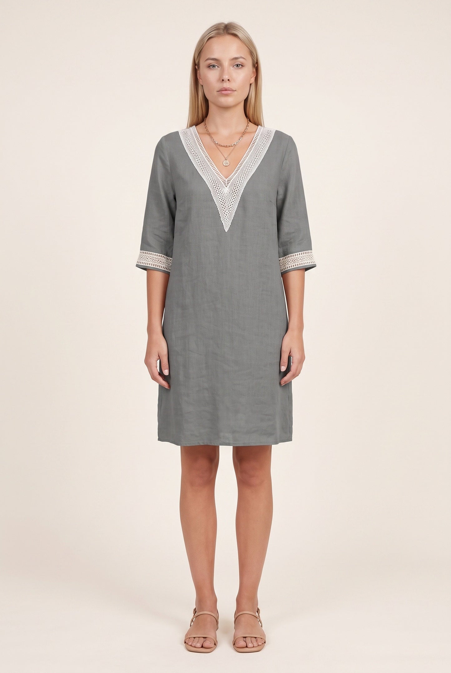 Nine Dames Mini Jurk | V-Hals | Kantdetails