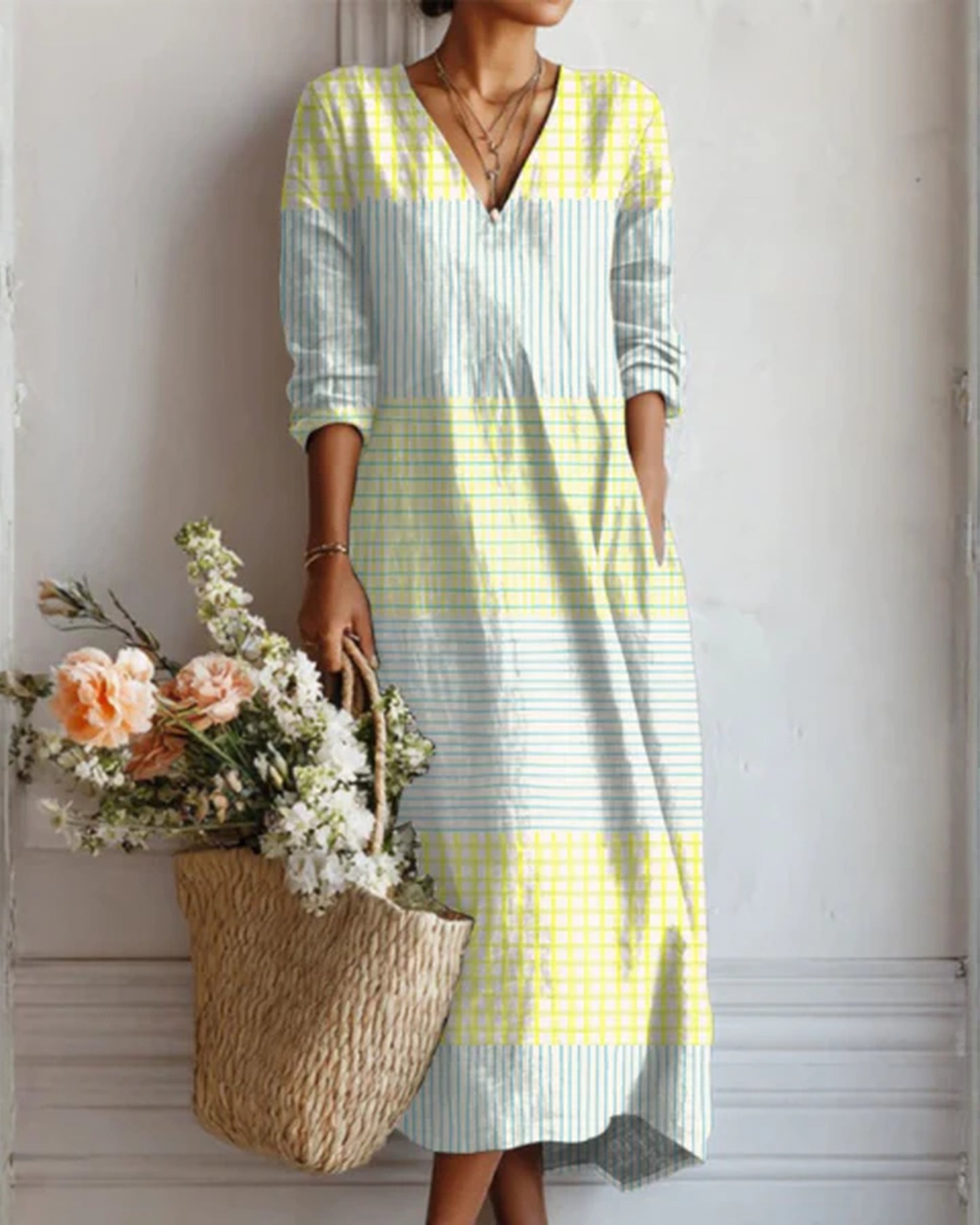 Adolphine Dame Midi Kjole | Blomsterprint | V-Hals med Knapper