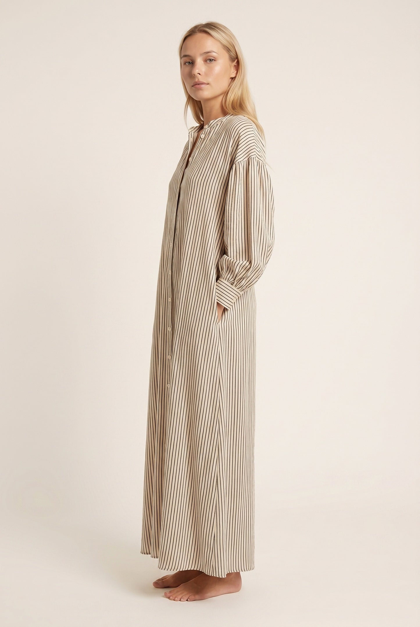 Éveline Dame Midi Kjole | Dyb V-Hals | Vertikal Stribetprint
