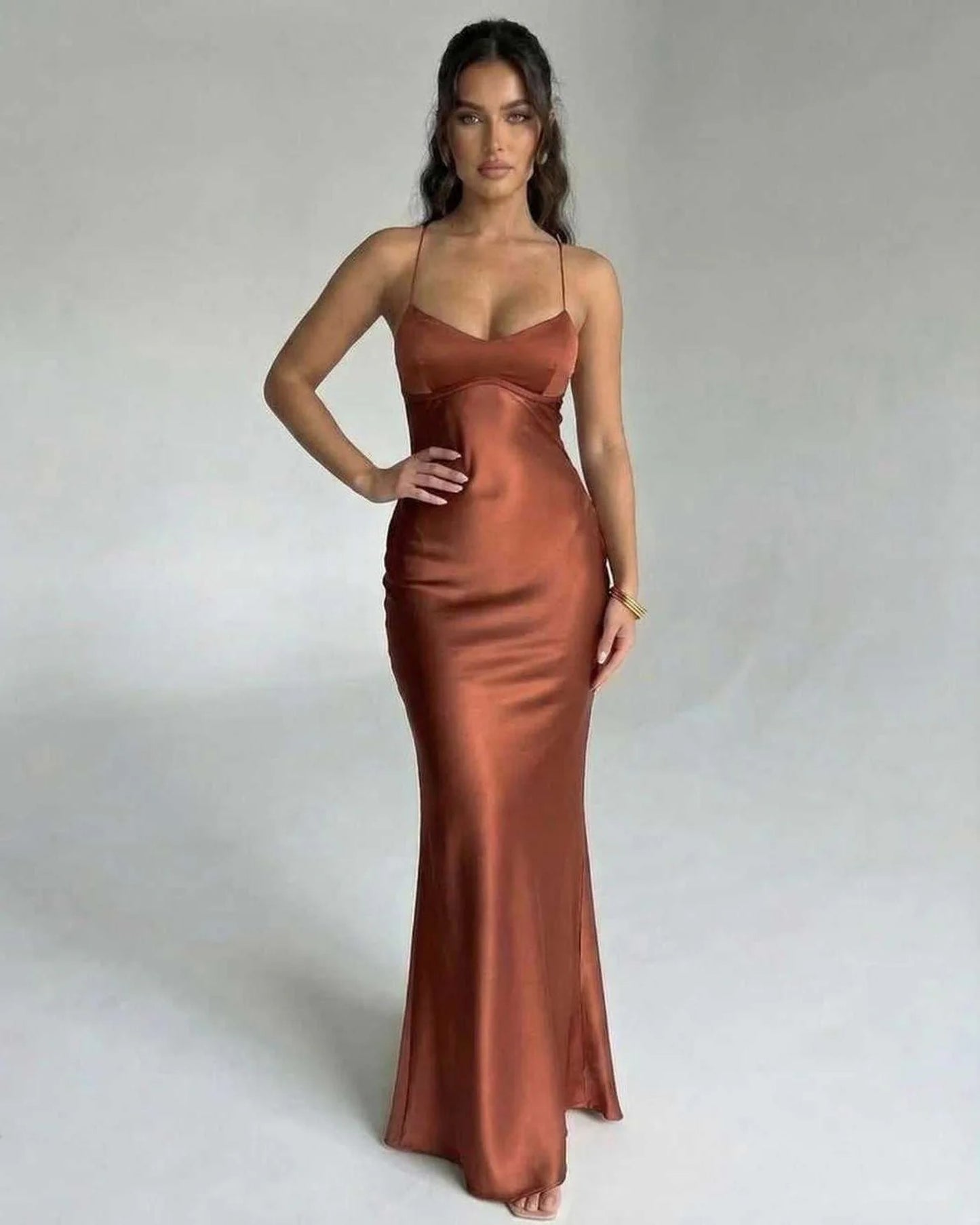 Sukienka maxi Romaine Dames | Krzyżowany tył | Satynowa tkanina