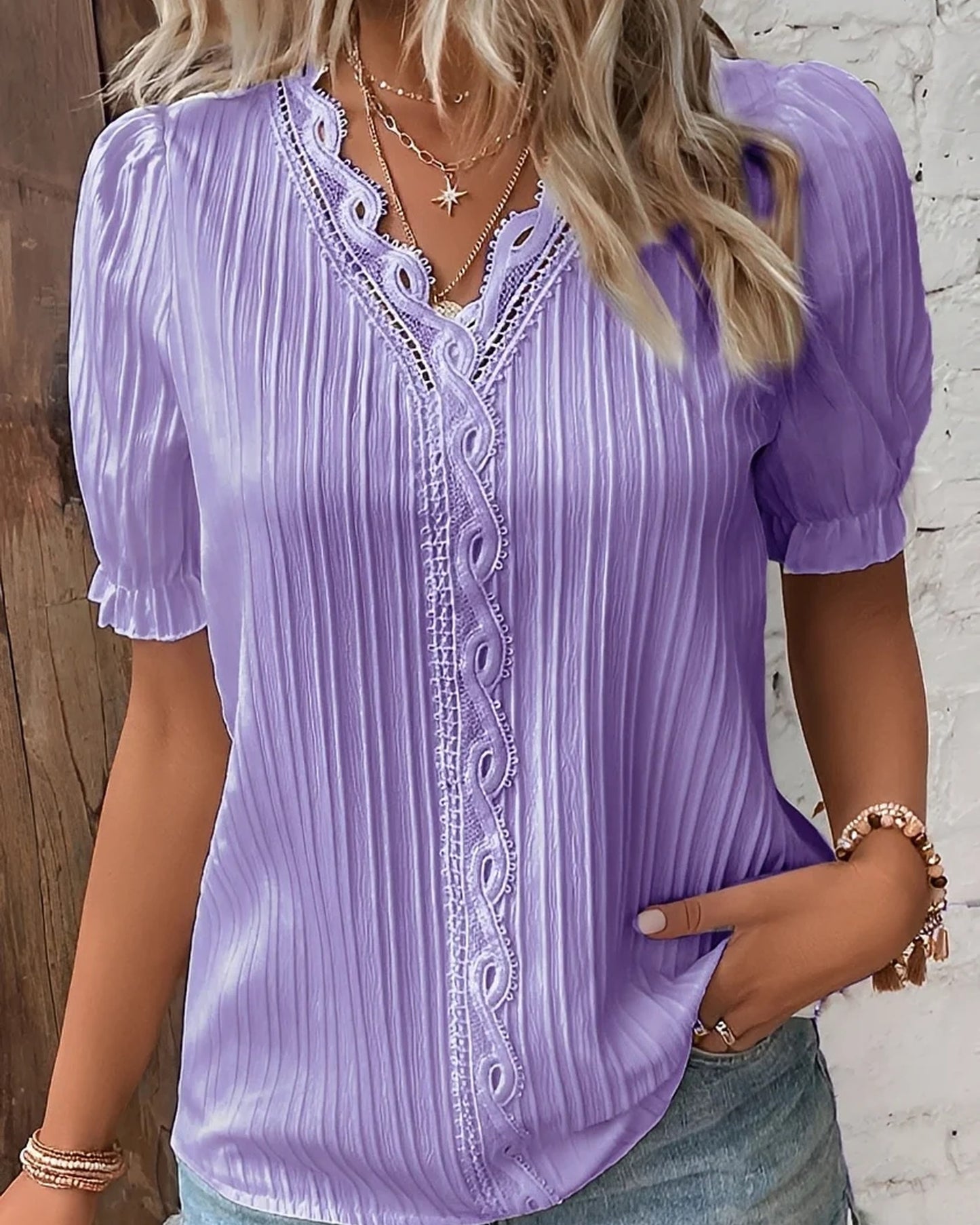 Normande Dames Top | Geborduurde V-Hals | Plissé Textuur