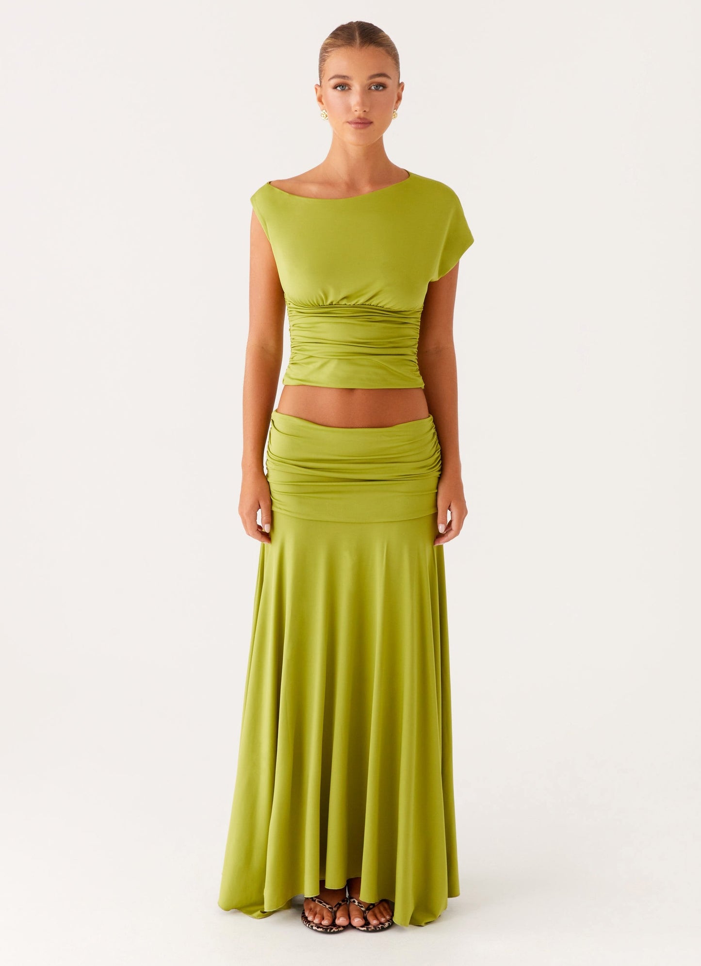 Soraya Groene Two-Piece Set | Ruched Top en Vloeiende Maxi Rok 1