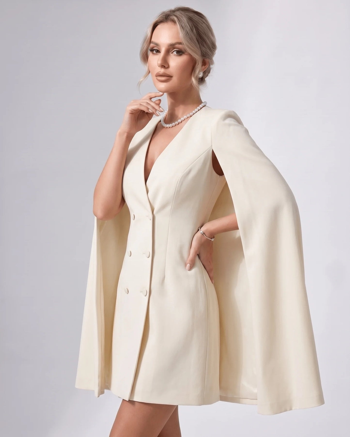 Maëlle Dames Mini Jurk | Cape Mouwen | Zesknoops Sluiting