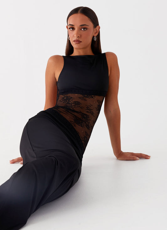 Noelia Zwarte Lange Jurk | Elegante Maxi Jurk met Open Rug en Kanten Details 1