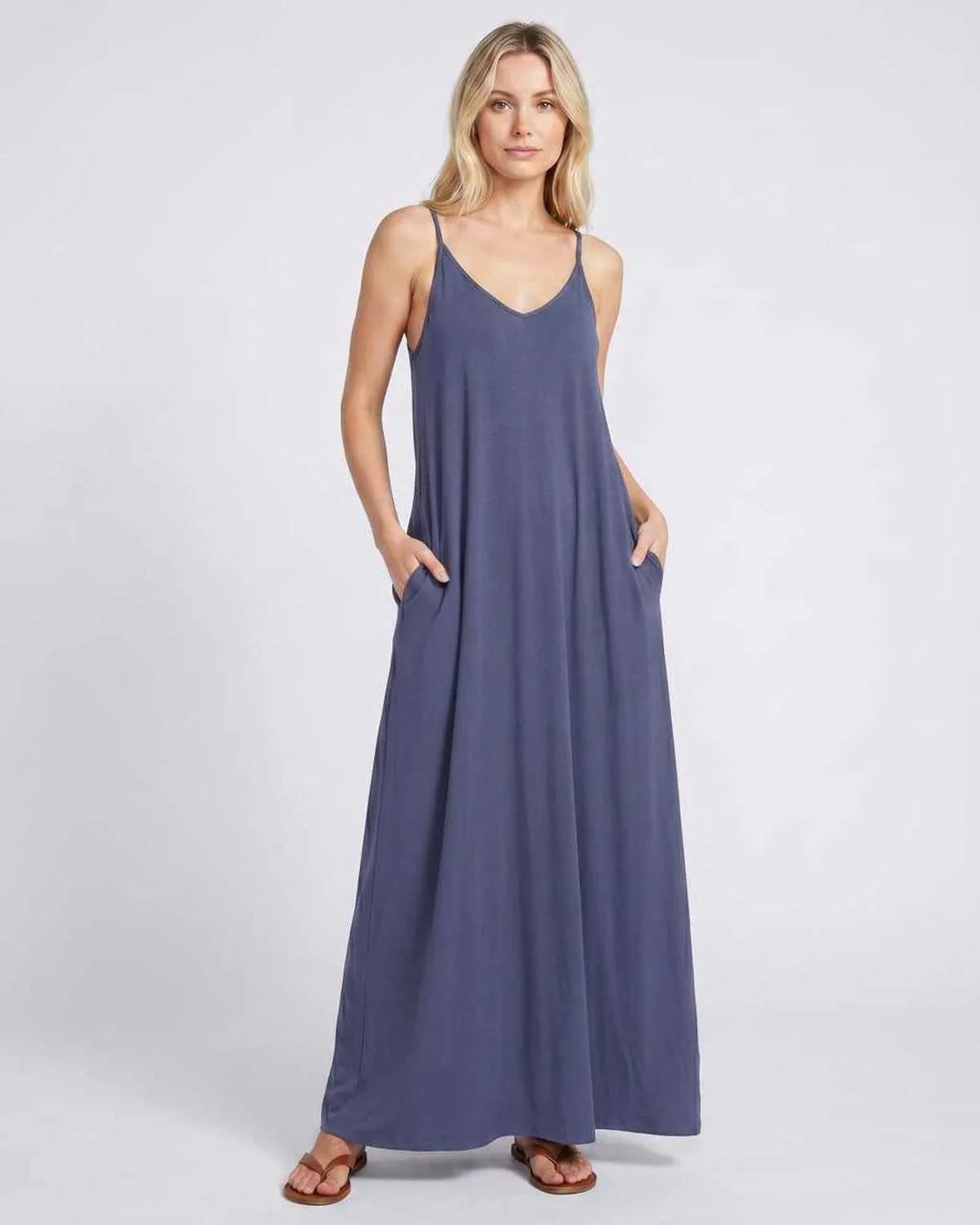 Solène Dames Maxi Jurk | V-Hals & Spaghettibandjes | Zijzakken