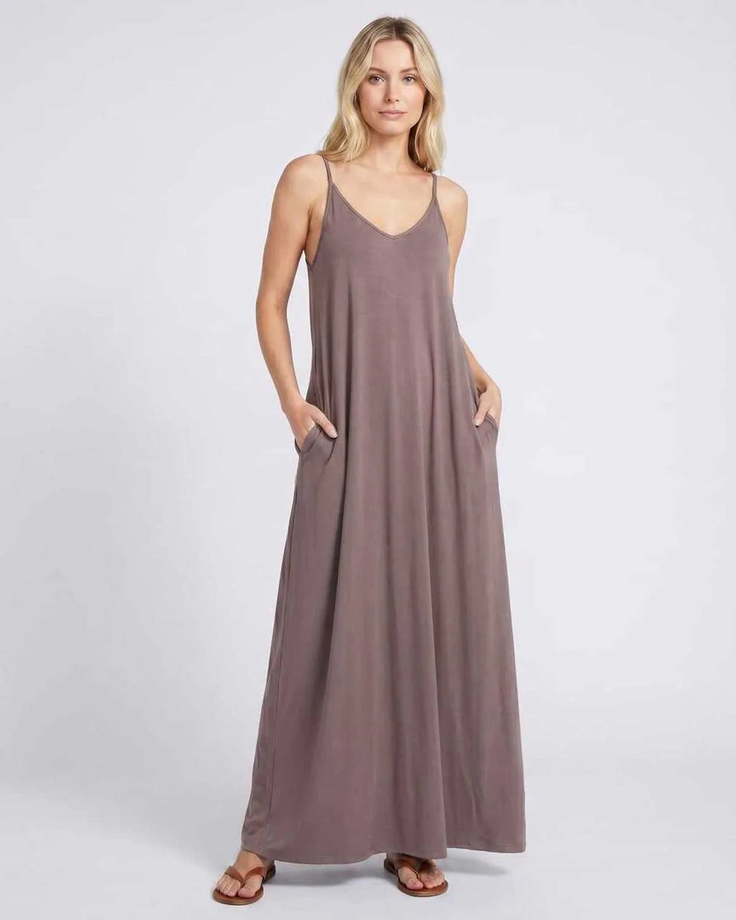 Solène Dames Maxi Jurk | V-Hals & Spaghettibandjes | Zijzakken