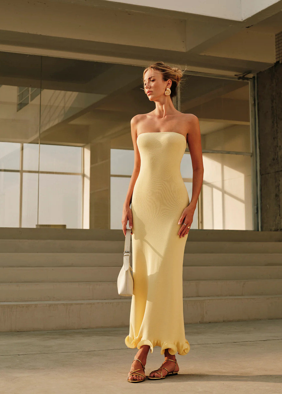 Mirella Midi Jurk Dames – Minimalistisch Ontwerp Met Sculpturale Ruches 4