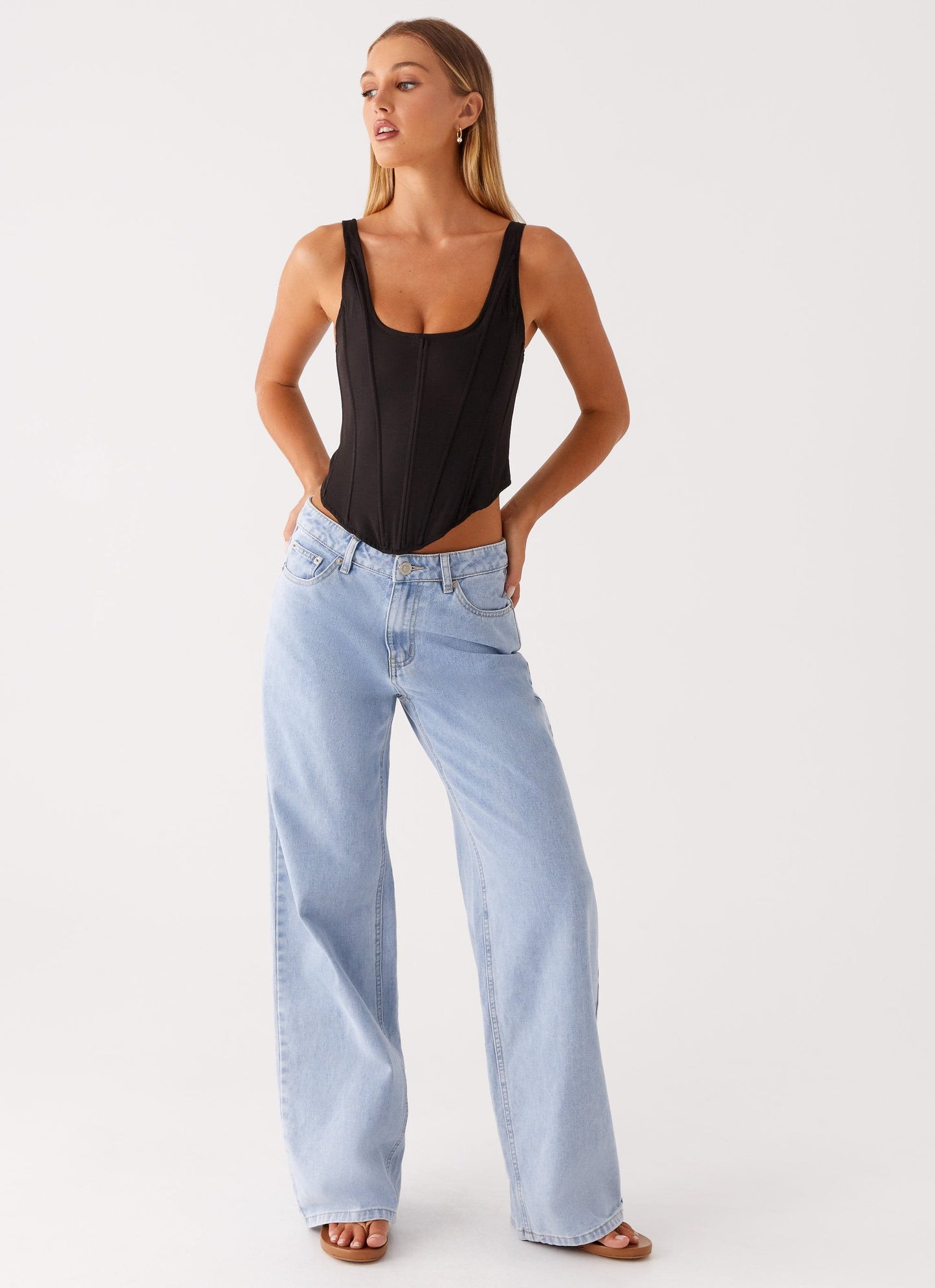 Narelle Corsettop – Strakke Silhouet & Tijdloze Zwarte Kleur