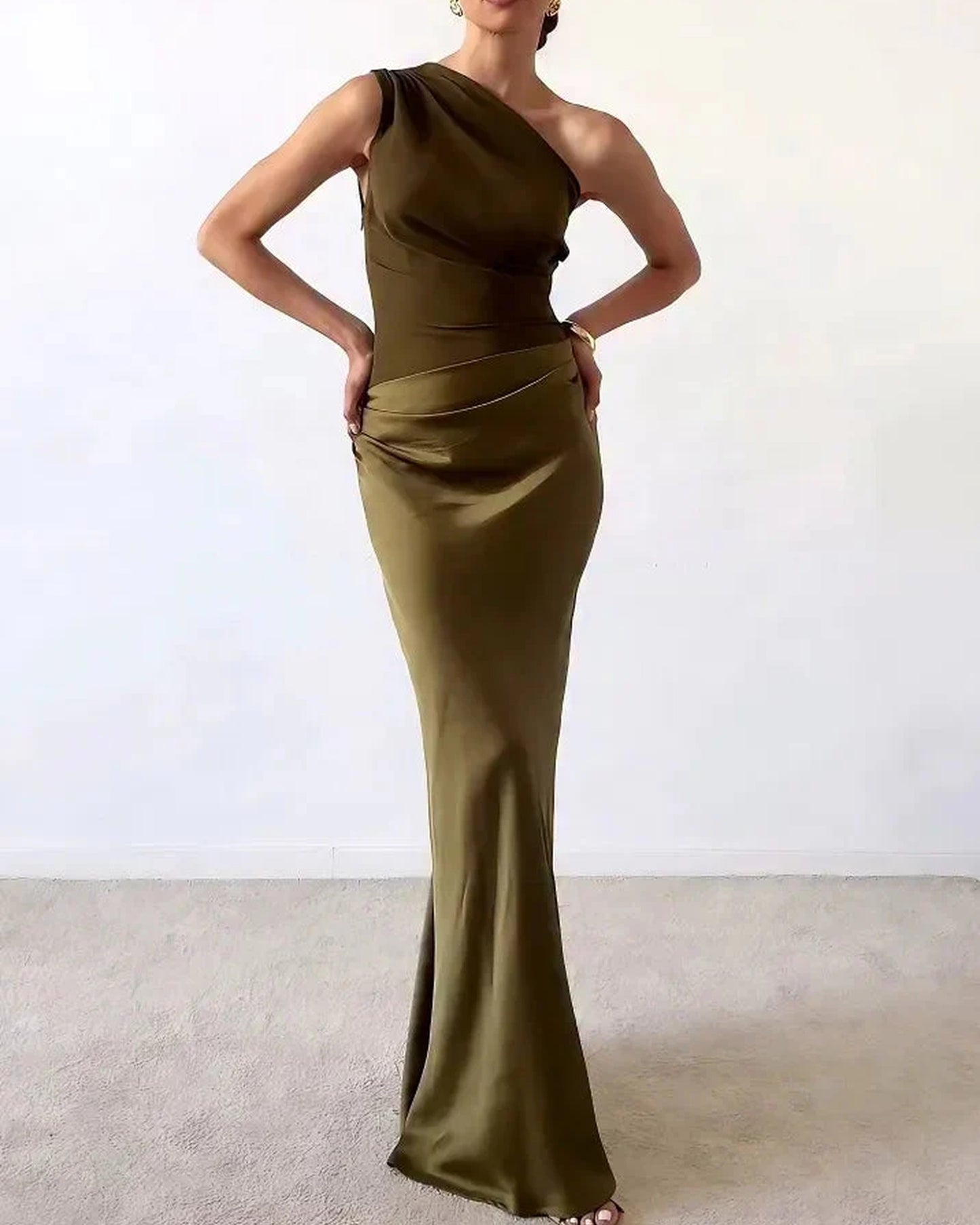 Bernardine Dames Maxi Jurk | One Shoulder | Satijn Afwerking