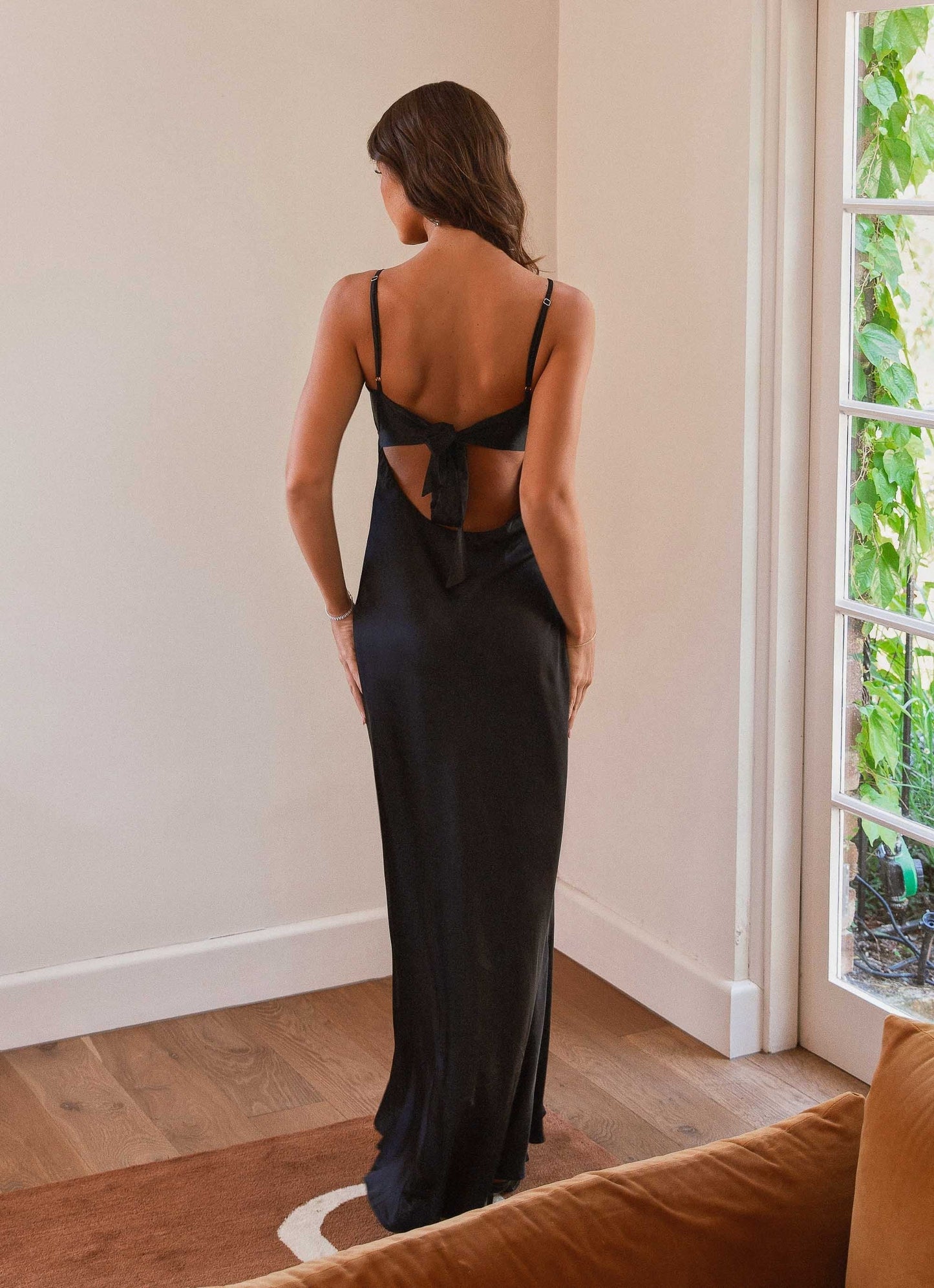 Elira Satijnen Maxi Jurk – Luxe V-hals met Strikdetail 24