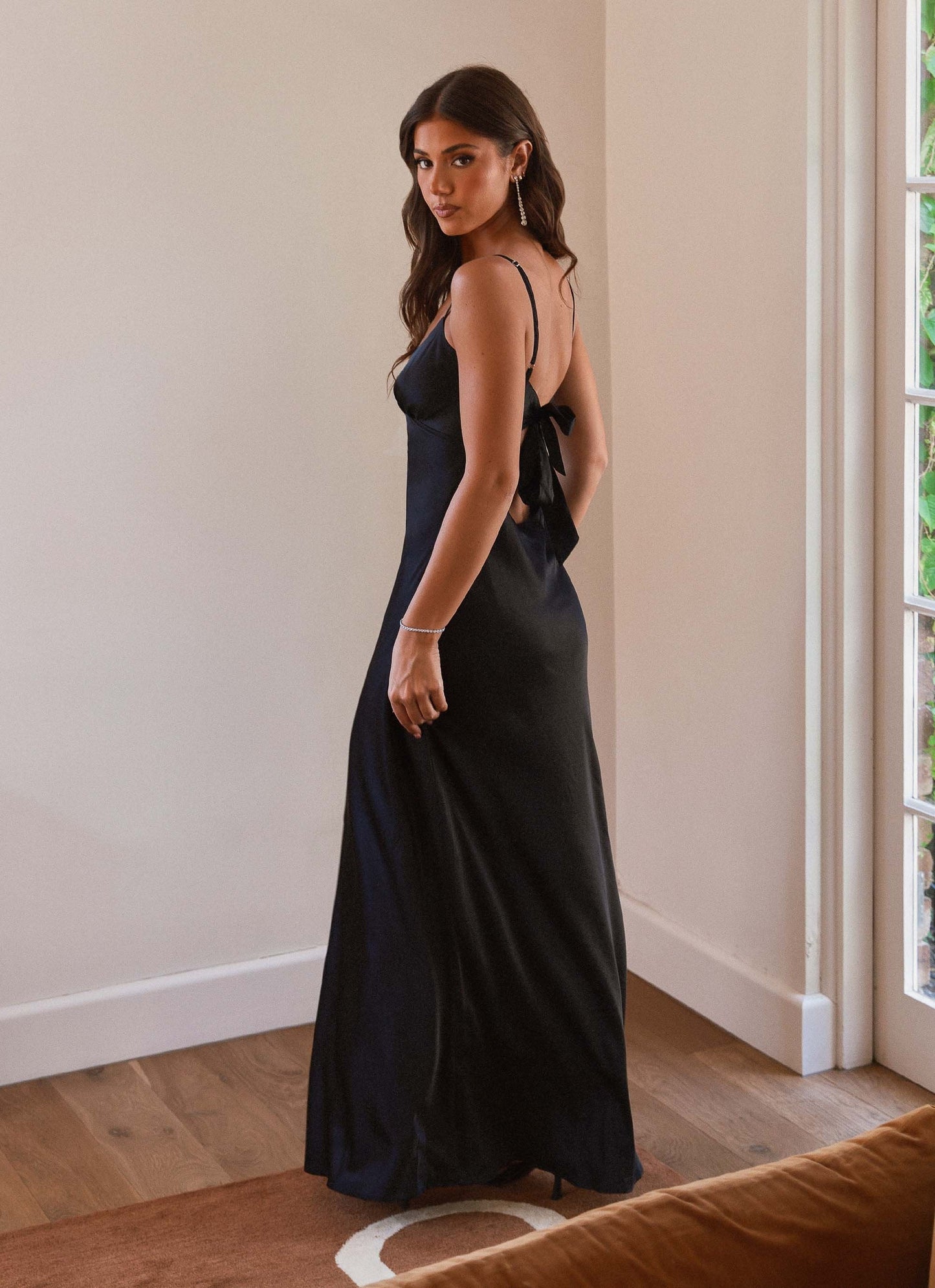 Elira Satijnen Maxi Jurk – Luxe V-hals met Strikdetail 26