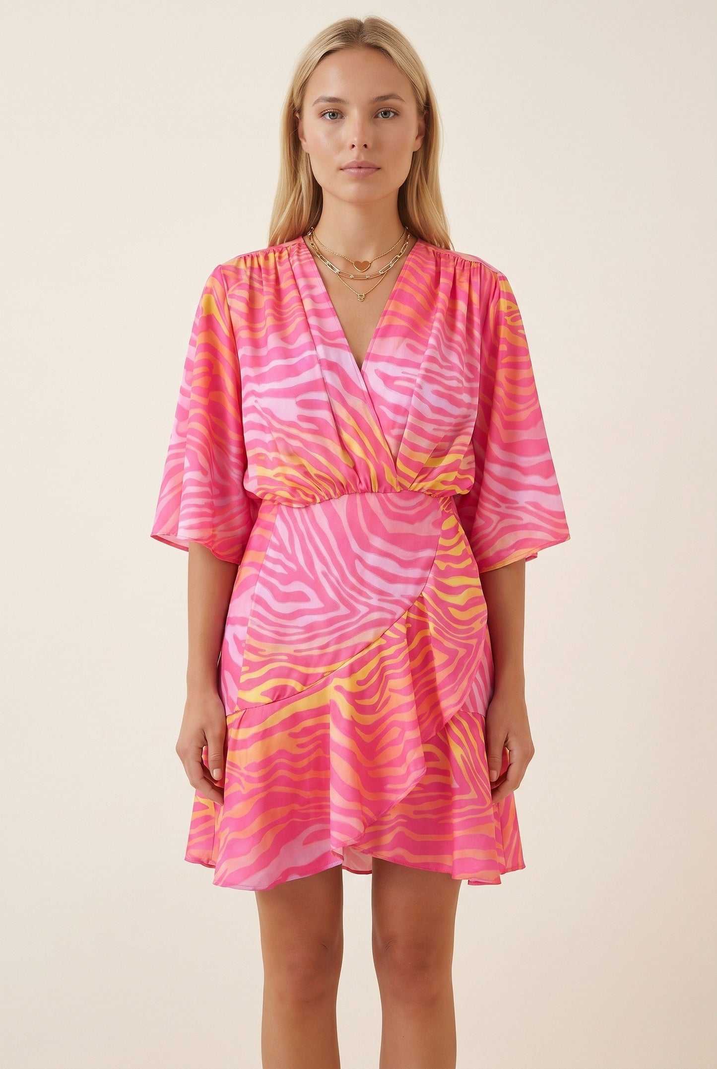 Pamela Dames Mini Jurk | Psychedelische Golfprint | Wikkel V-Hals