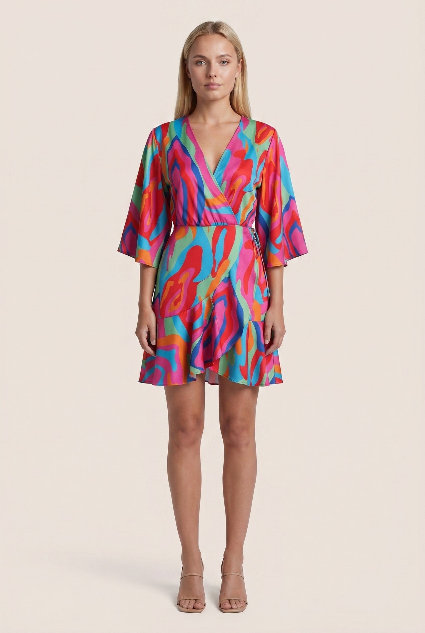 Pamela Dames Mini Jurk | Psychedelische Golfprint | Wikkel V-Hals