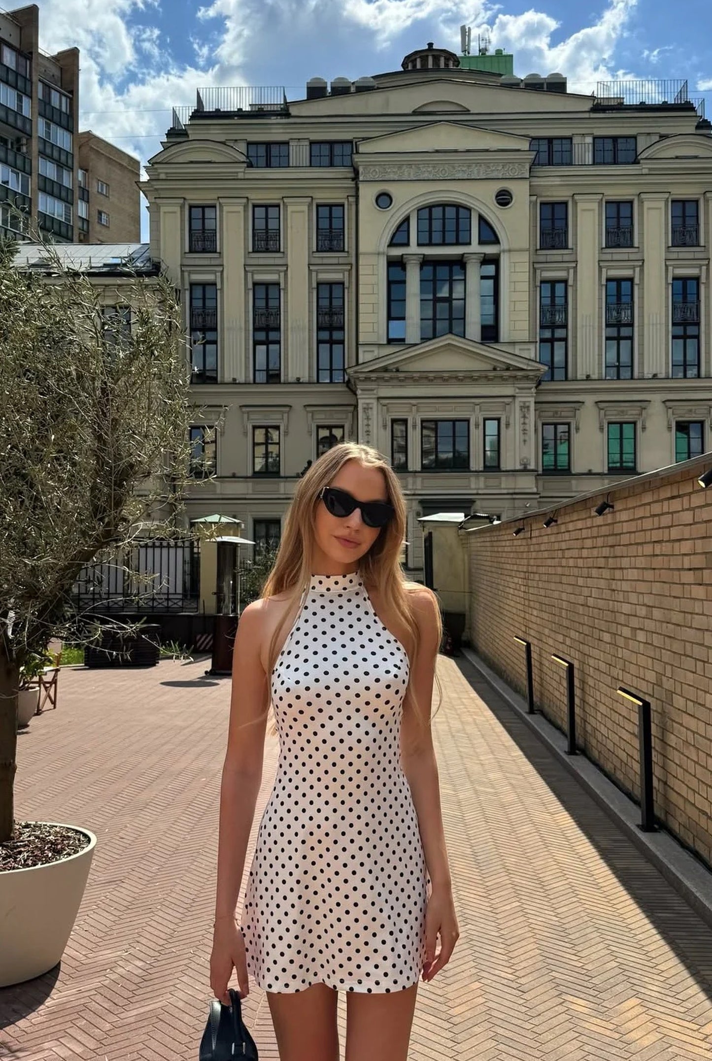 Fidèle Damska Mini Sukienka | Dekolt-halter | Otwarte Plecy | Groszki