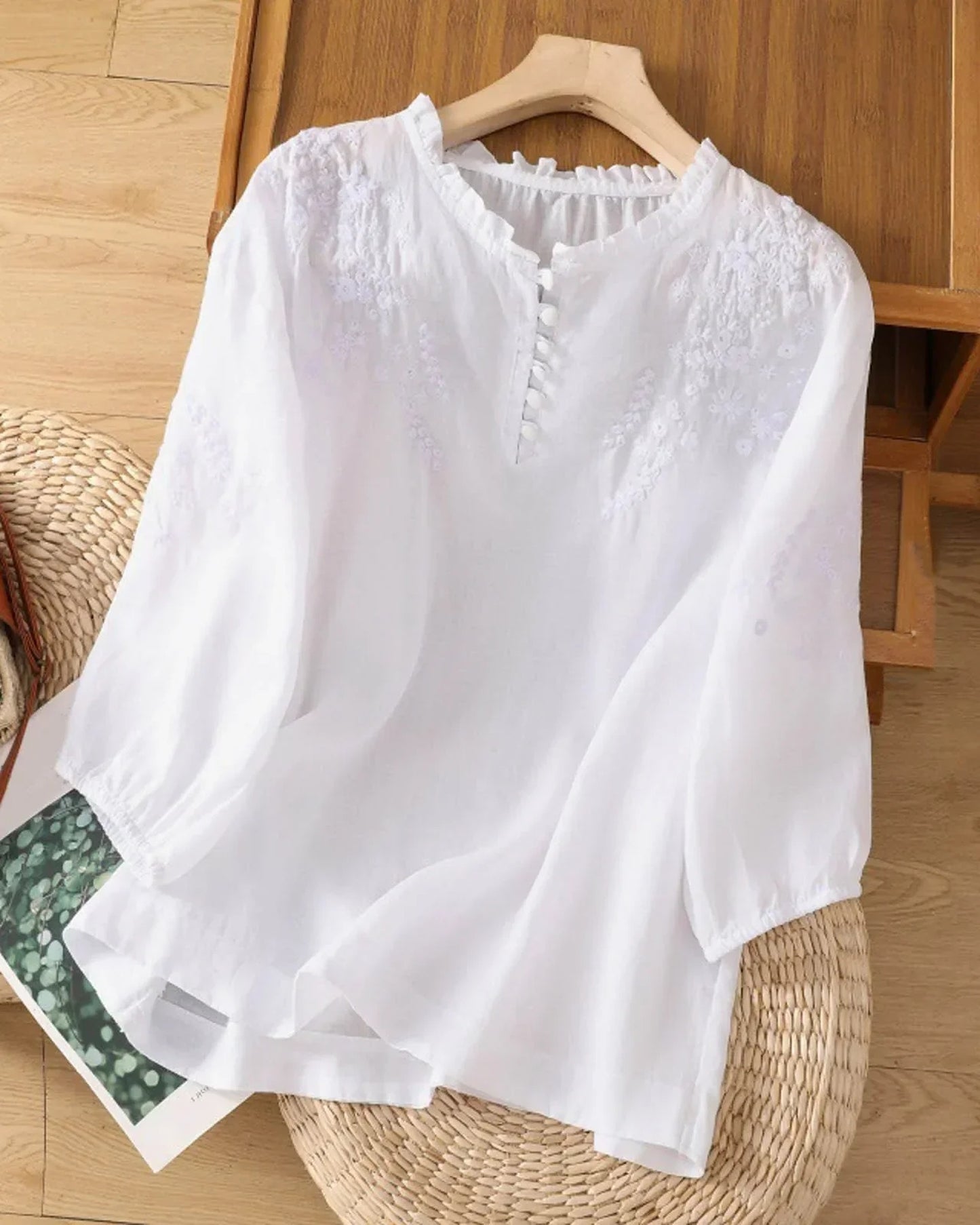 Alphonsine Dames Top | Geborduurd Detail | Knoopjes Halslijn