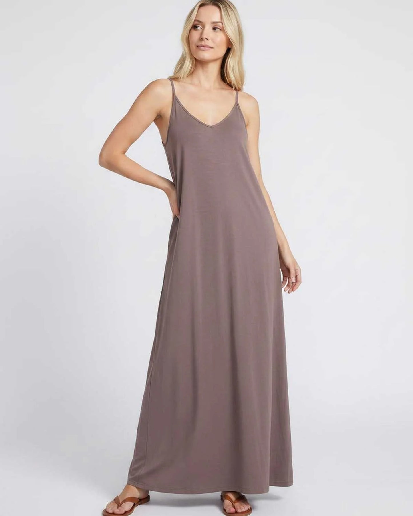 Solène Dames Maxi Jurk | V-Hals & Spaghettibandjes | Zijzakken