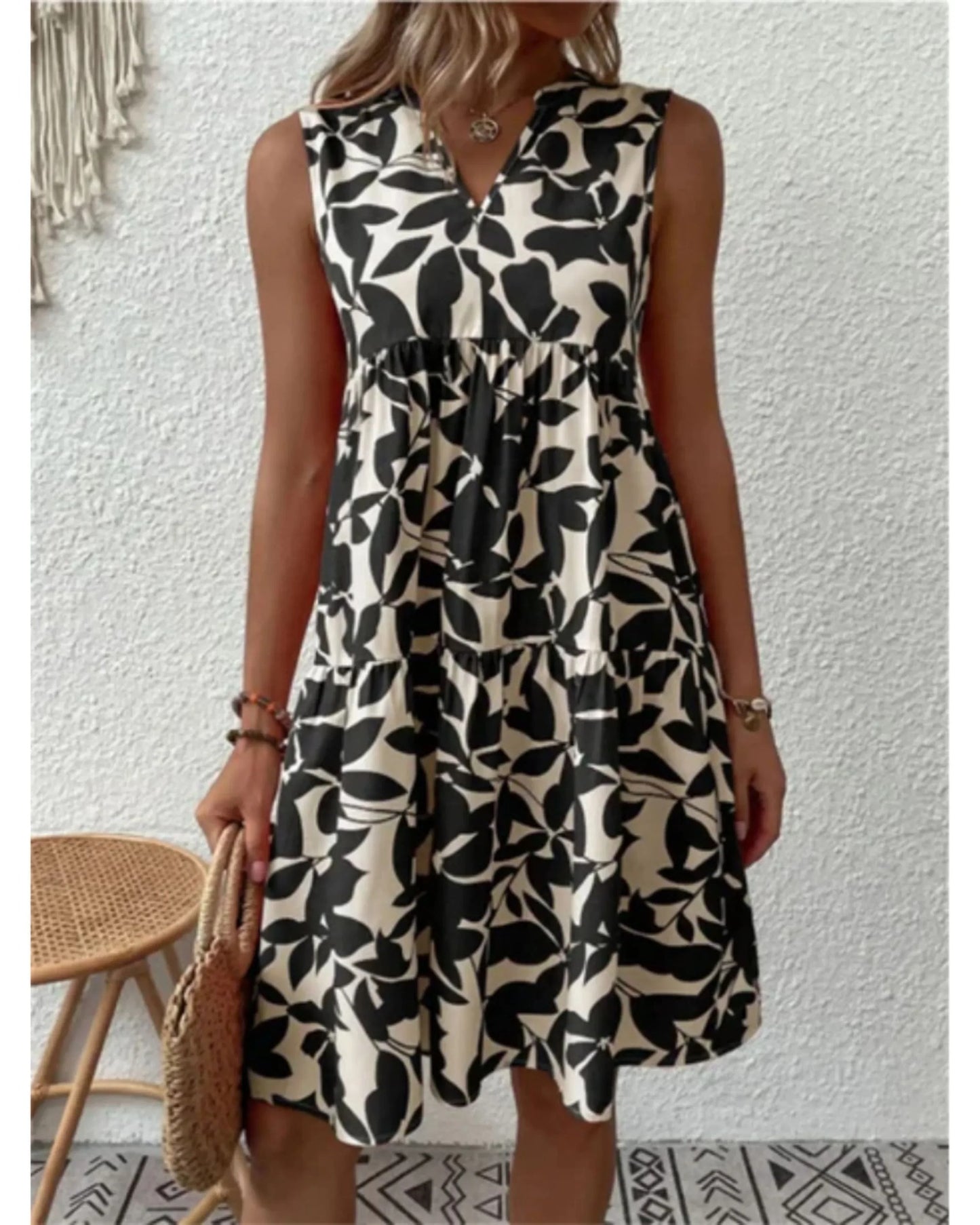 Avice Dames Midi Dress | Sleeveless V-Neck | Layered Skirt