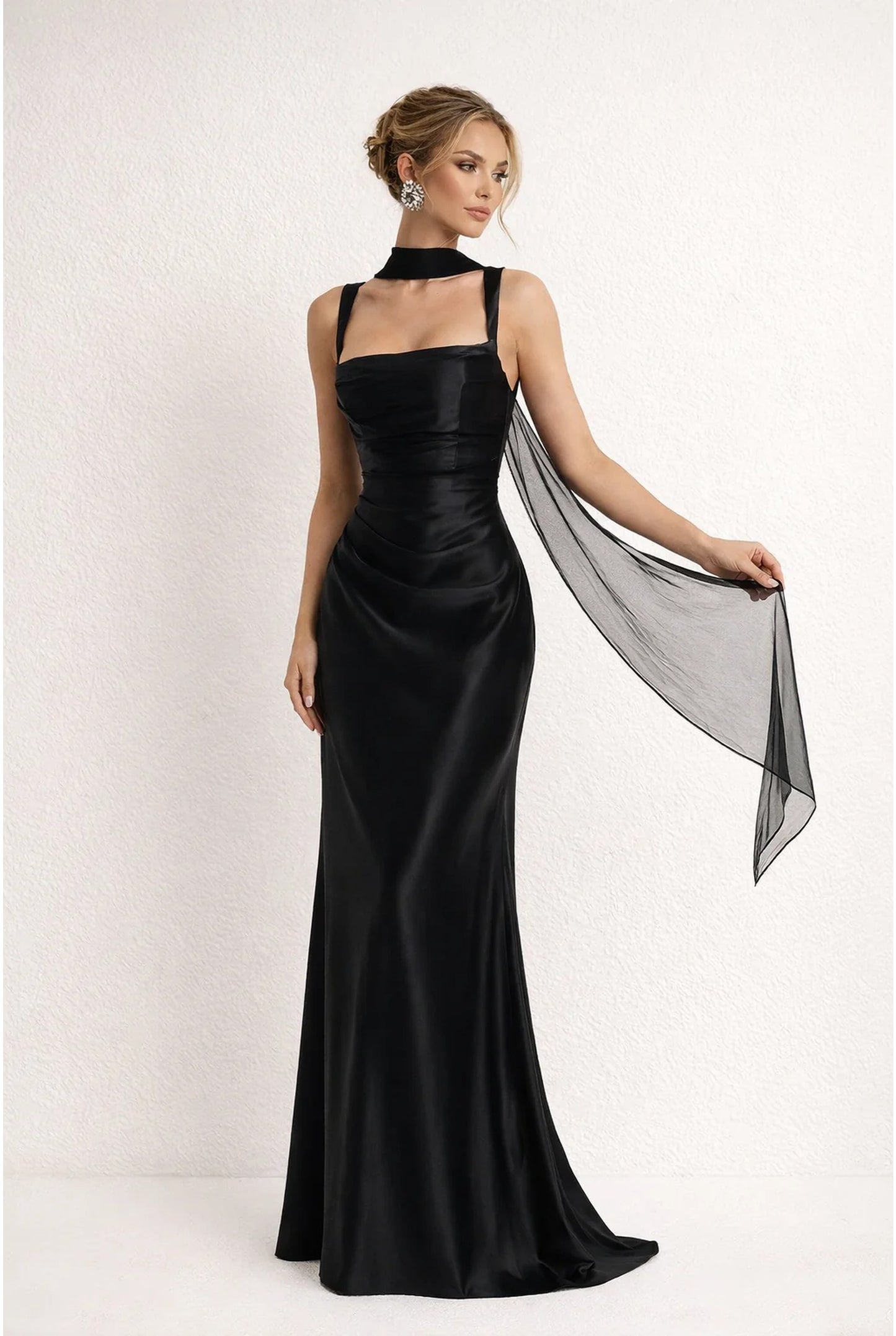 Eloïse Dames Maxi Jurk | Vierkante Halslijn & Choker | Satijn Look met Draperie