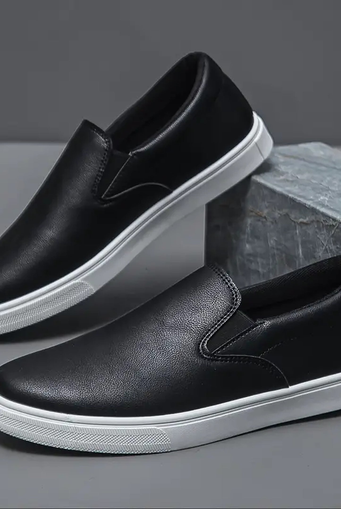 Pánské boty Mario | Slip-On konstrukce | Kontrastní lem podrážky