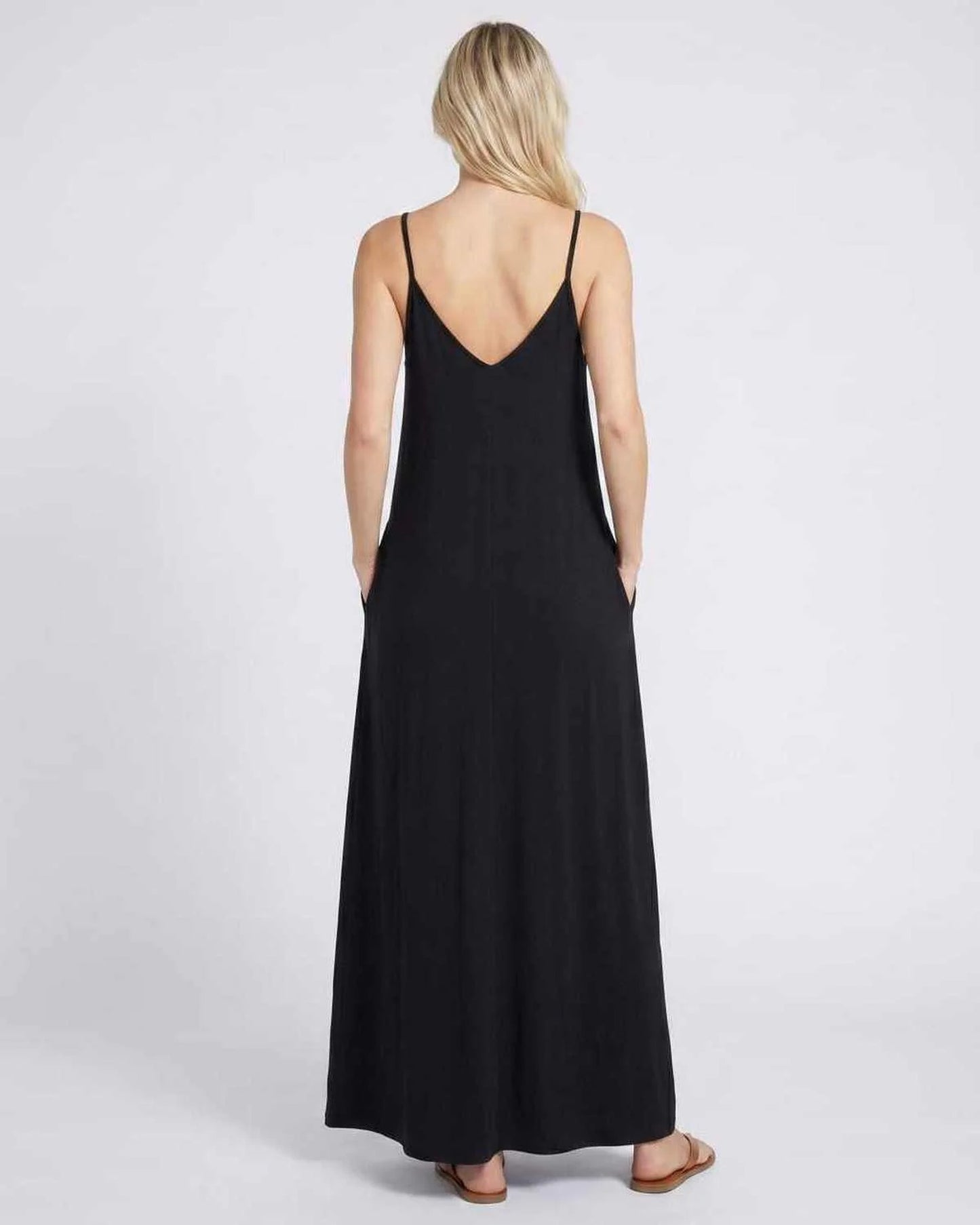 Solène Dames Maxi Jurk | V-Hals & Spaghettibandjes | Zijzakken
