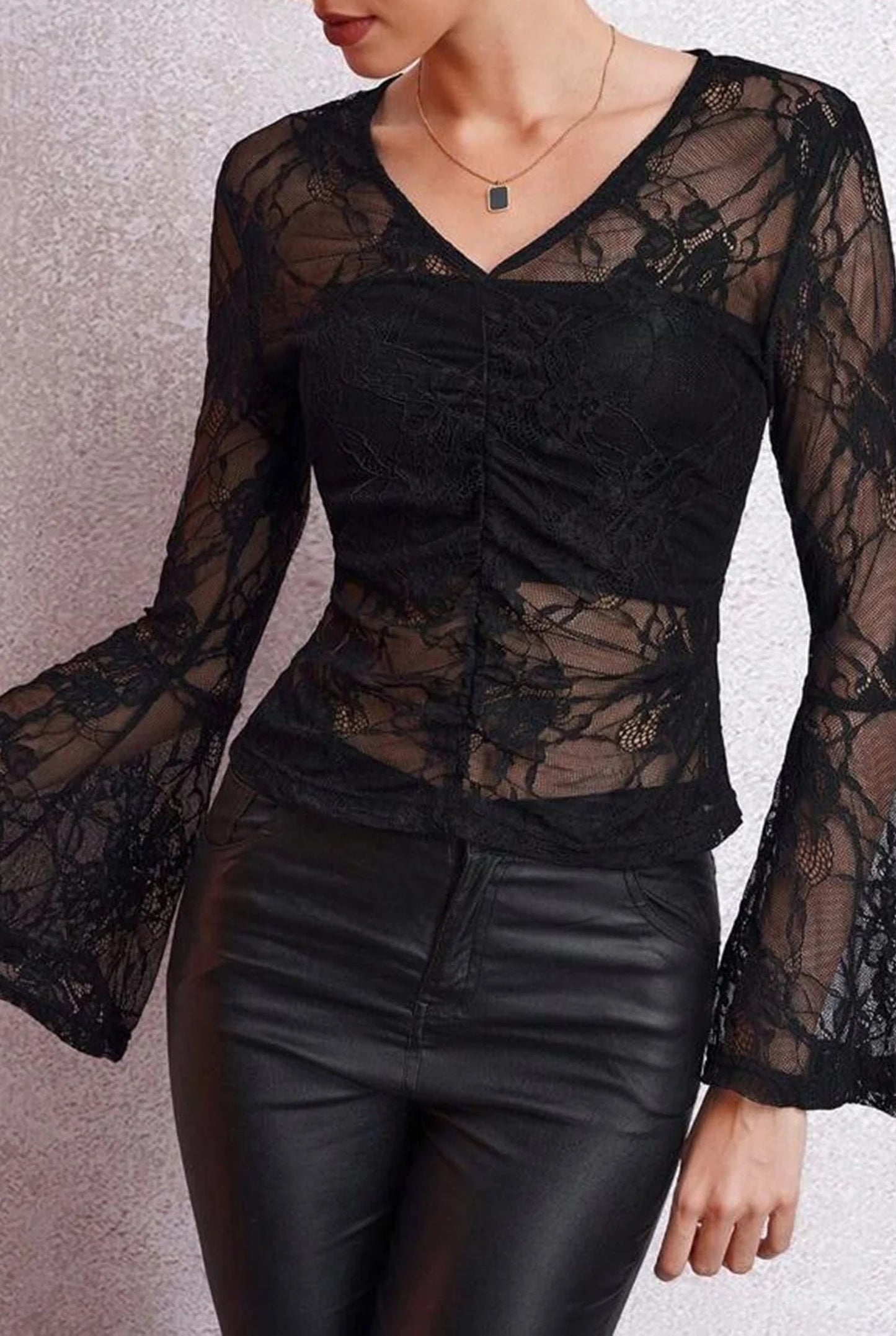 Emilienne Dames Top | V-Hals | Klokmouwen
