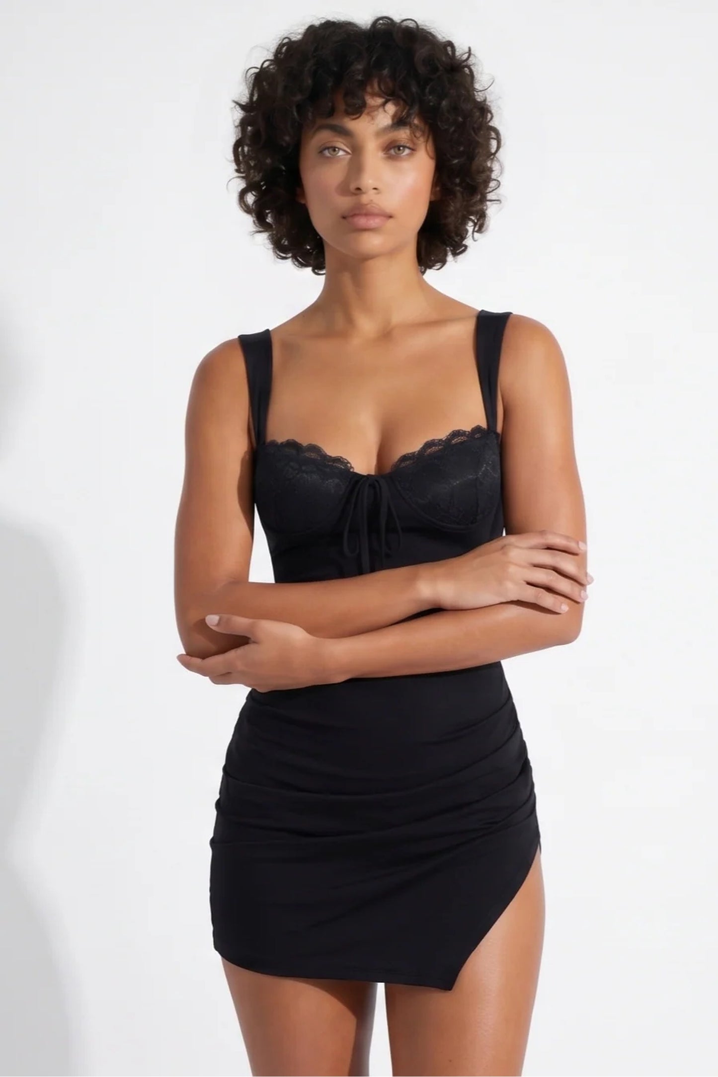 Solène Dames Mini Jurk | Strikdetail Buste | Gerimpelde Zijkant