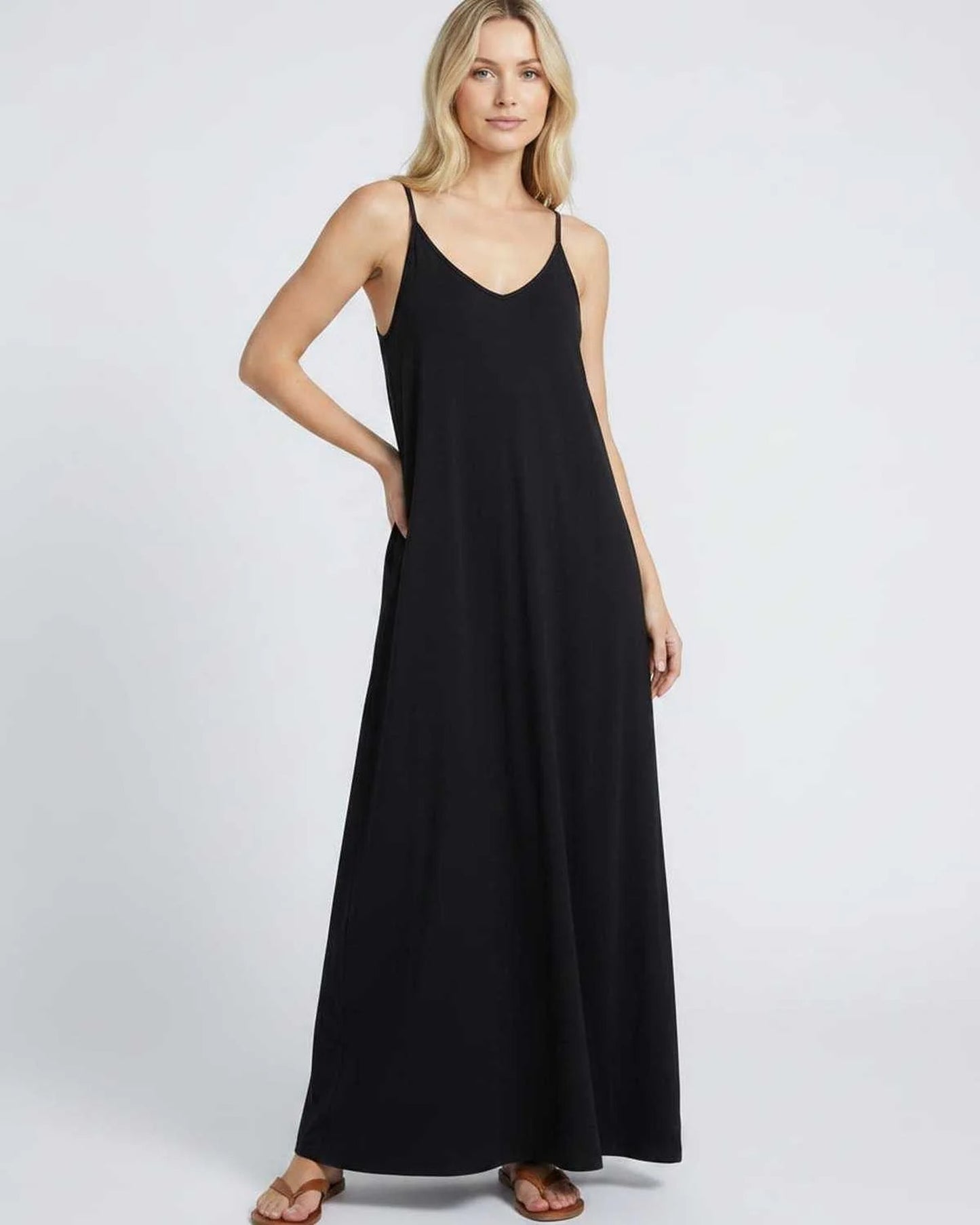 Solène Dames Maxi Jurk | V-Hals & Spaghettibandjes | Zijzakken