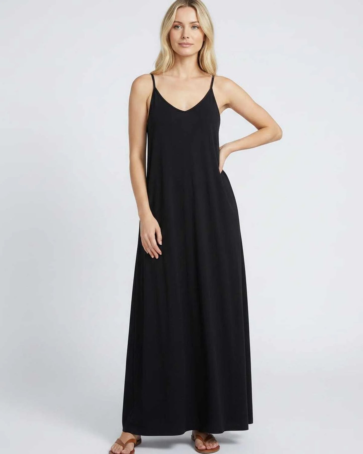 Solène Dames Maxi Jurk | V-Hals & Spaghettibandjes | Zijzakken