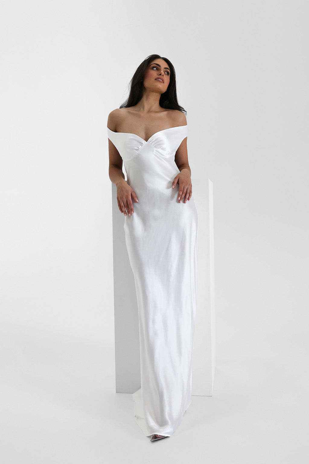 Delina Satijnen Maxi Jurk Dames – Open Rug in Champagnekleur 8