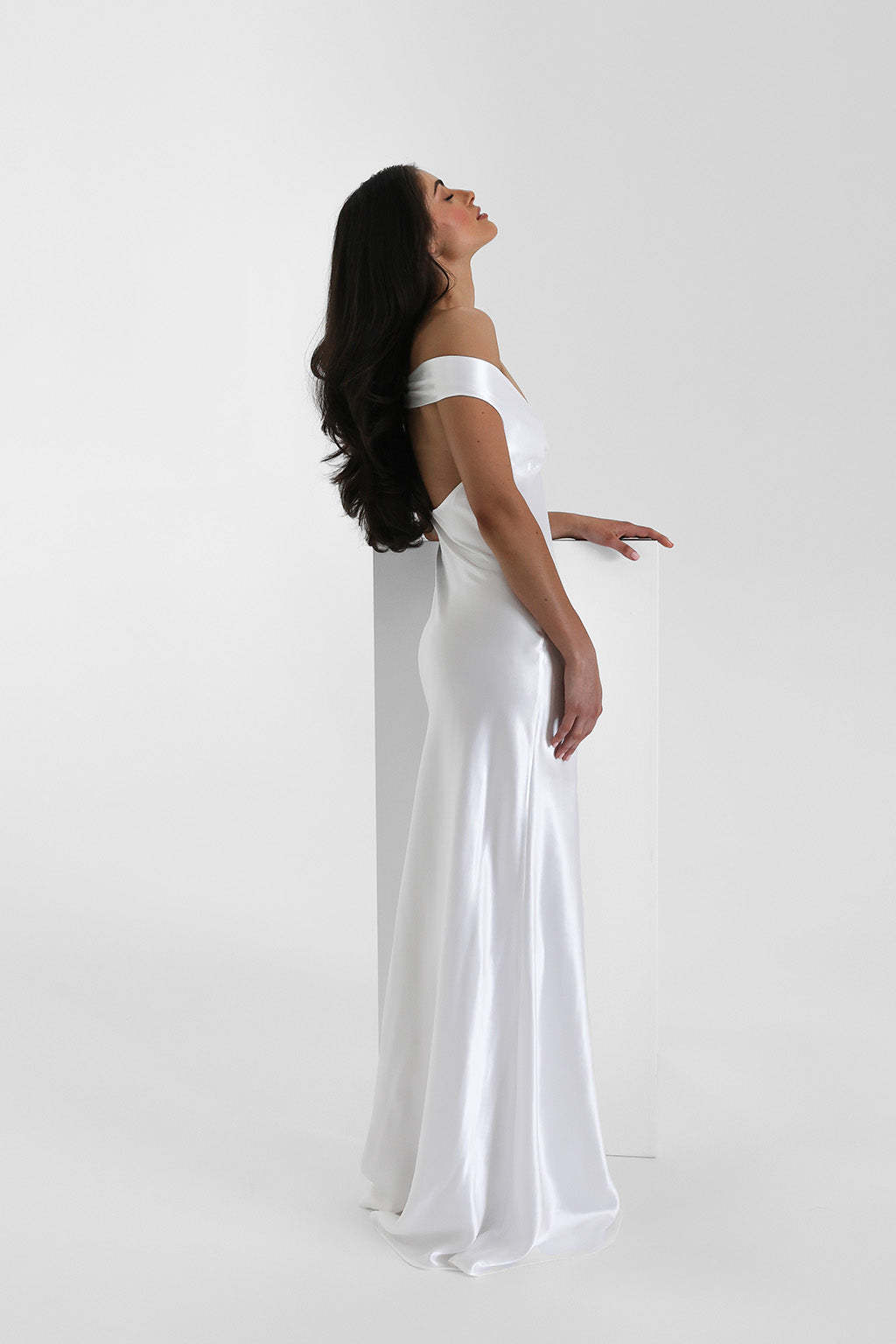 Delina Satijnen Maxi Jurk Dames – Open Rug in Champagnekleur 9