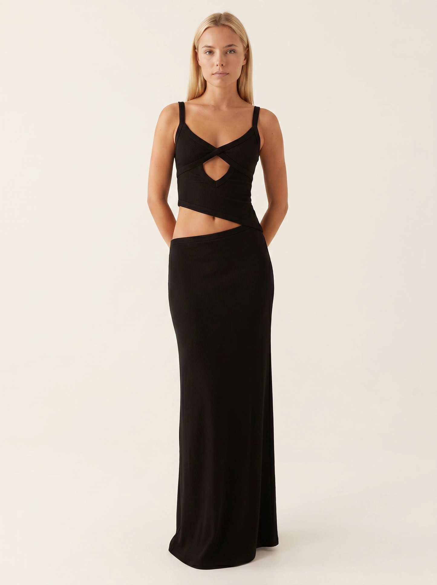 Jocelyn Maxi Jurk | Open Rug en Strikdetail met Elegante Flair