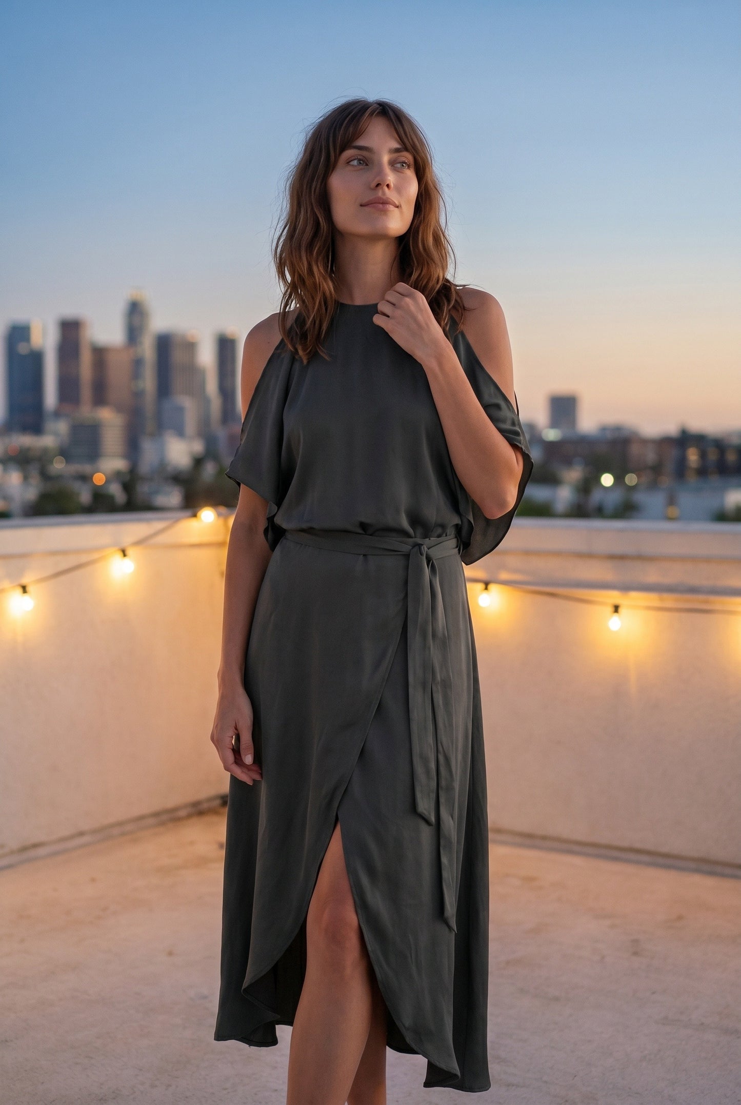 Linette Dames Midi Jurk | Cold-shoulder Mouwen | Asymmetrische Split