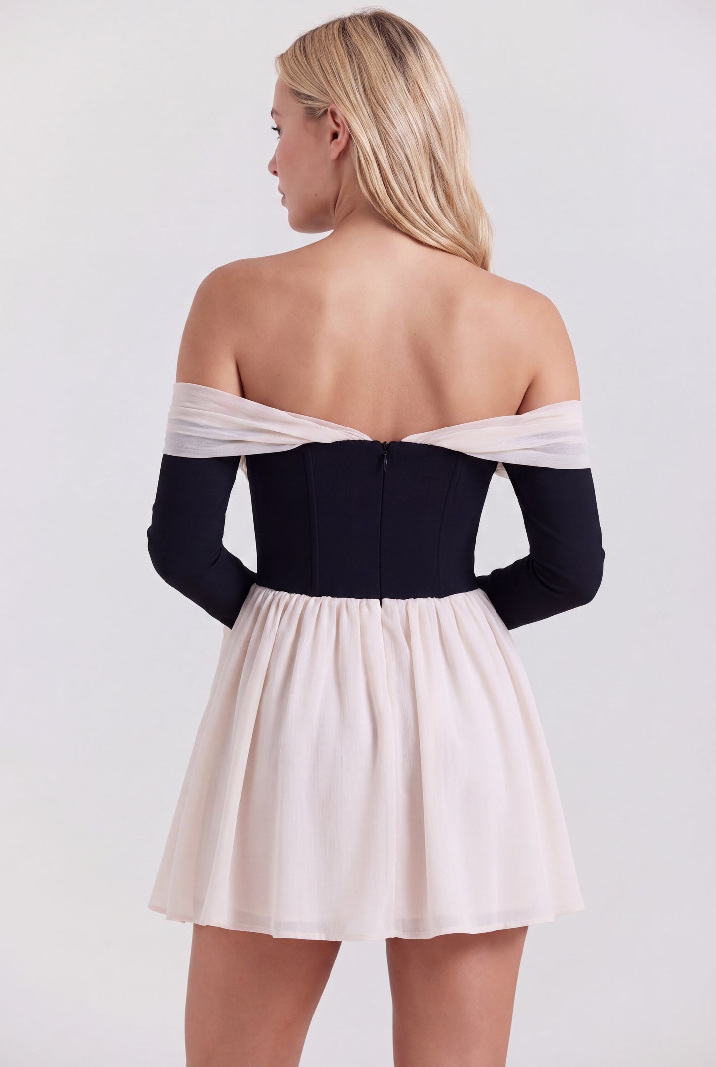 Dames Off-Shoulder Mini Jurk | Zwart Corset | Crème Geplooide Rok | Uitlopende Mouwen