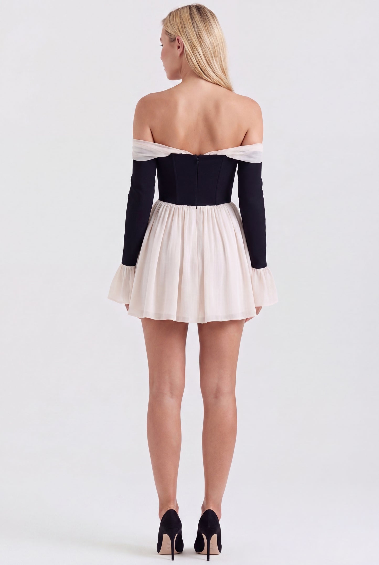 Dames Off-Shoulder Mini Jurk | Zwart Corset | Crème Geplooide Rok | Uitlopende Mouwen