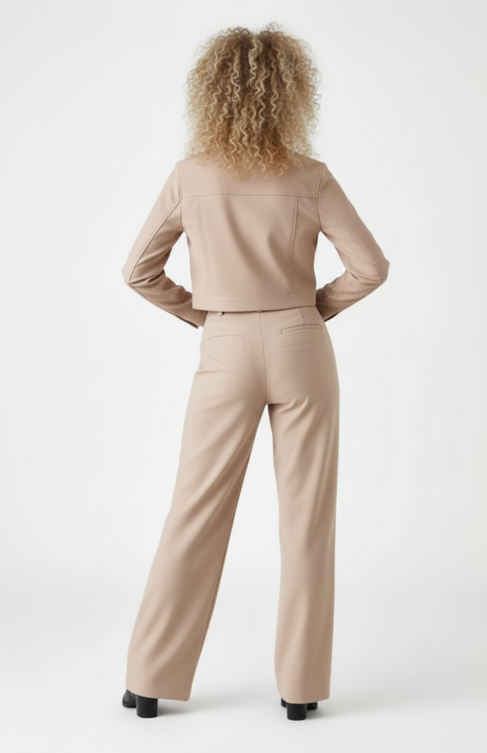 Dames Co-ord Set | Korte Blazer & Hoge Taille Pantalon met Wijde Pijp | Beige